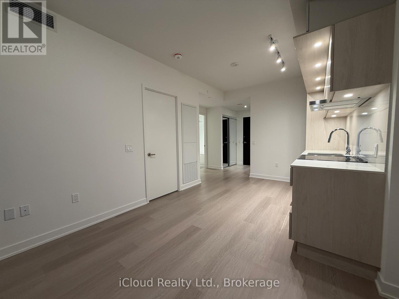 318 - 448 Burnhamthorpe Road, Mississauga, Ontario  L5B 4M6 - Photo 6 - W12831562