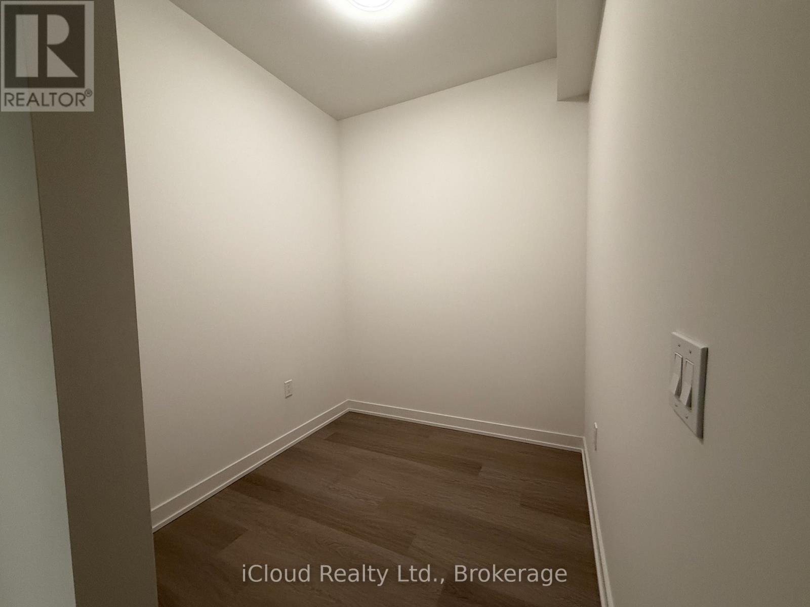 318 - 448 Burnhamthorpe Road, Mississauga, Ontario  L5B 4M6 - Photo 7 - W12831562