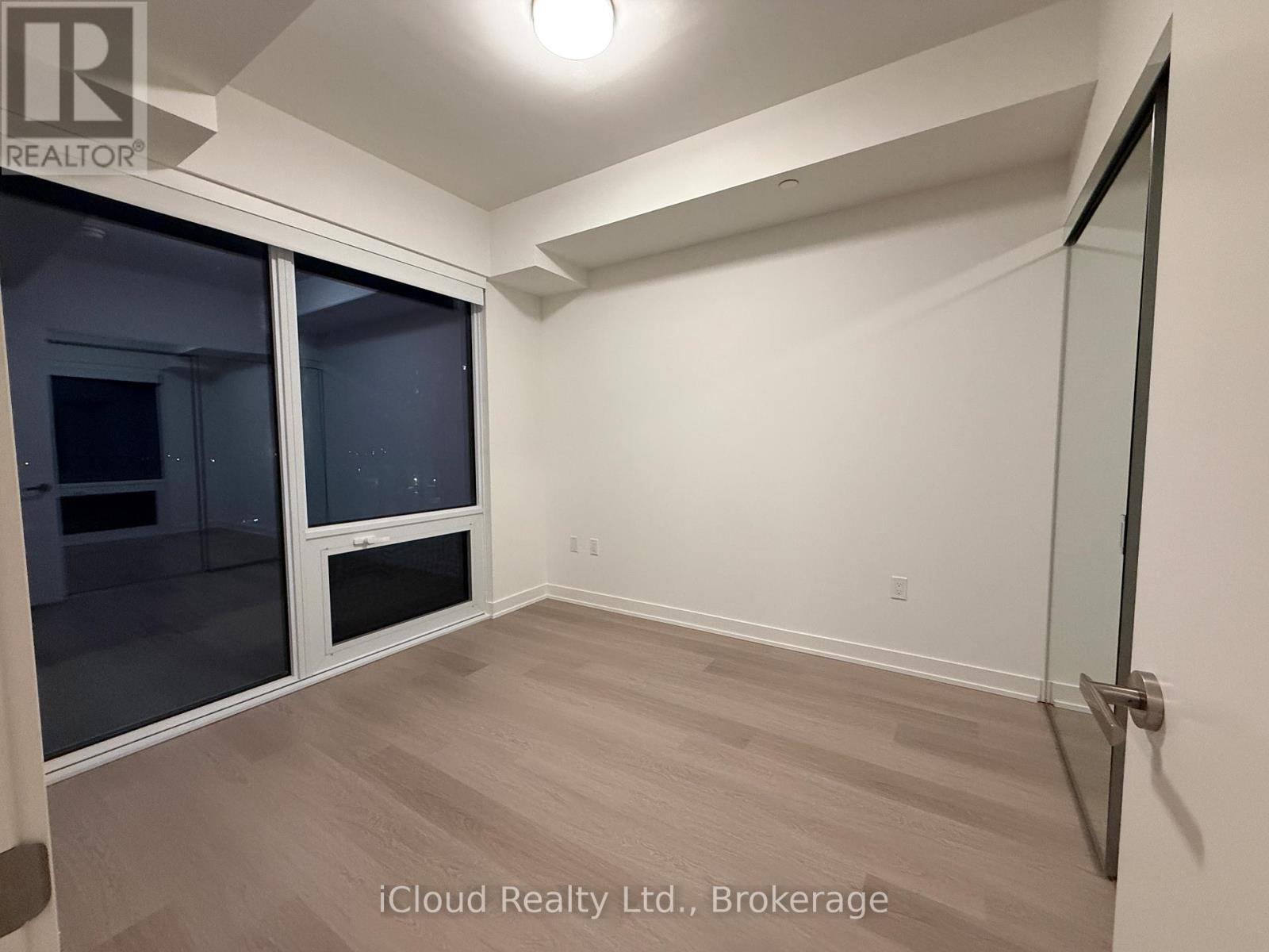 318 - 448 Burnhamthorpe Road, Mississauga, Ontario  L5B 4M6 - Photo 8 - W12831562