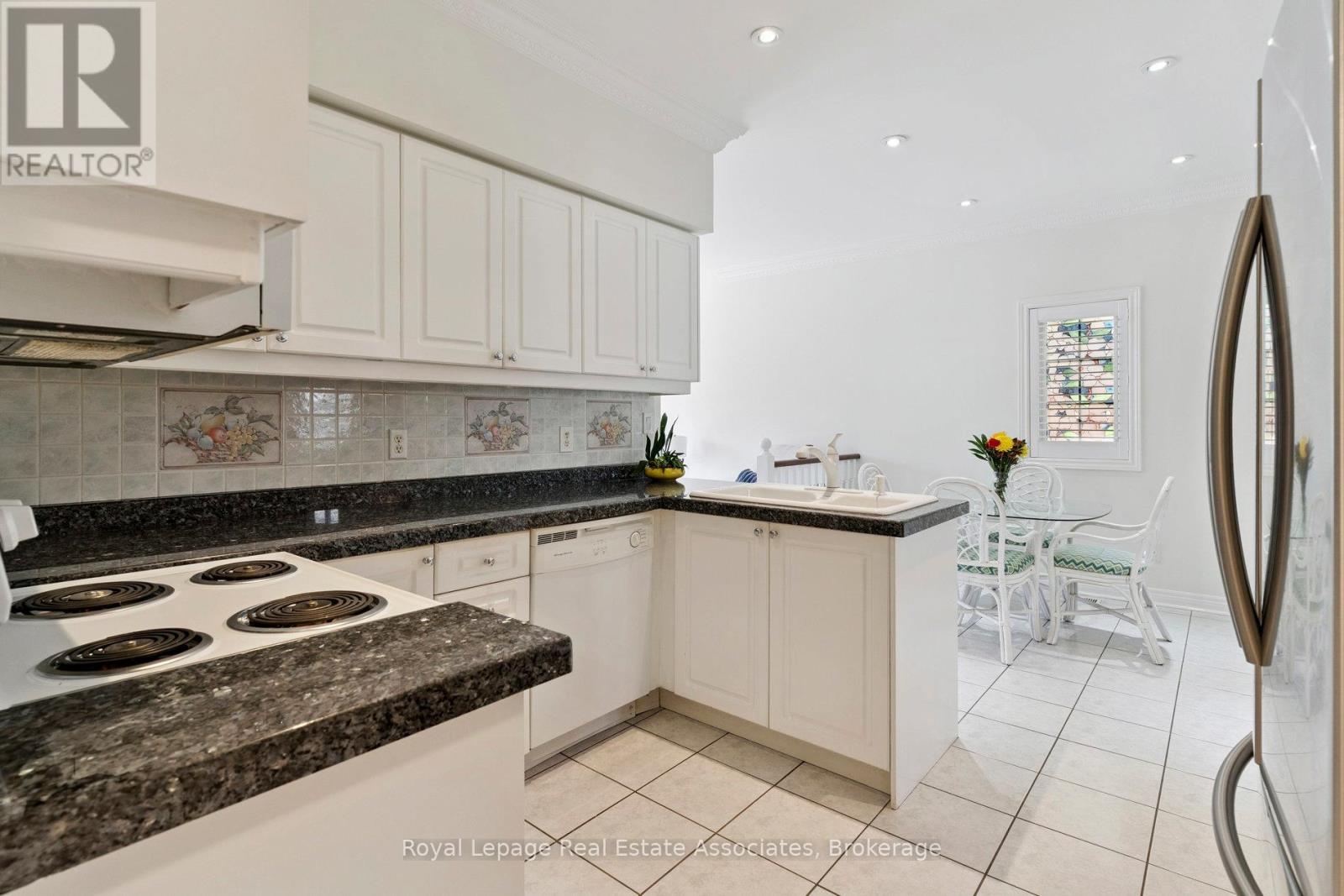 7 Powder Mill Court, Brampton, Ontario  L6R 1W5 - Photo 14 - W12831584