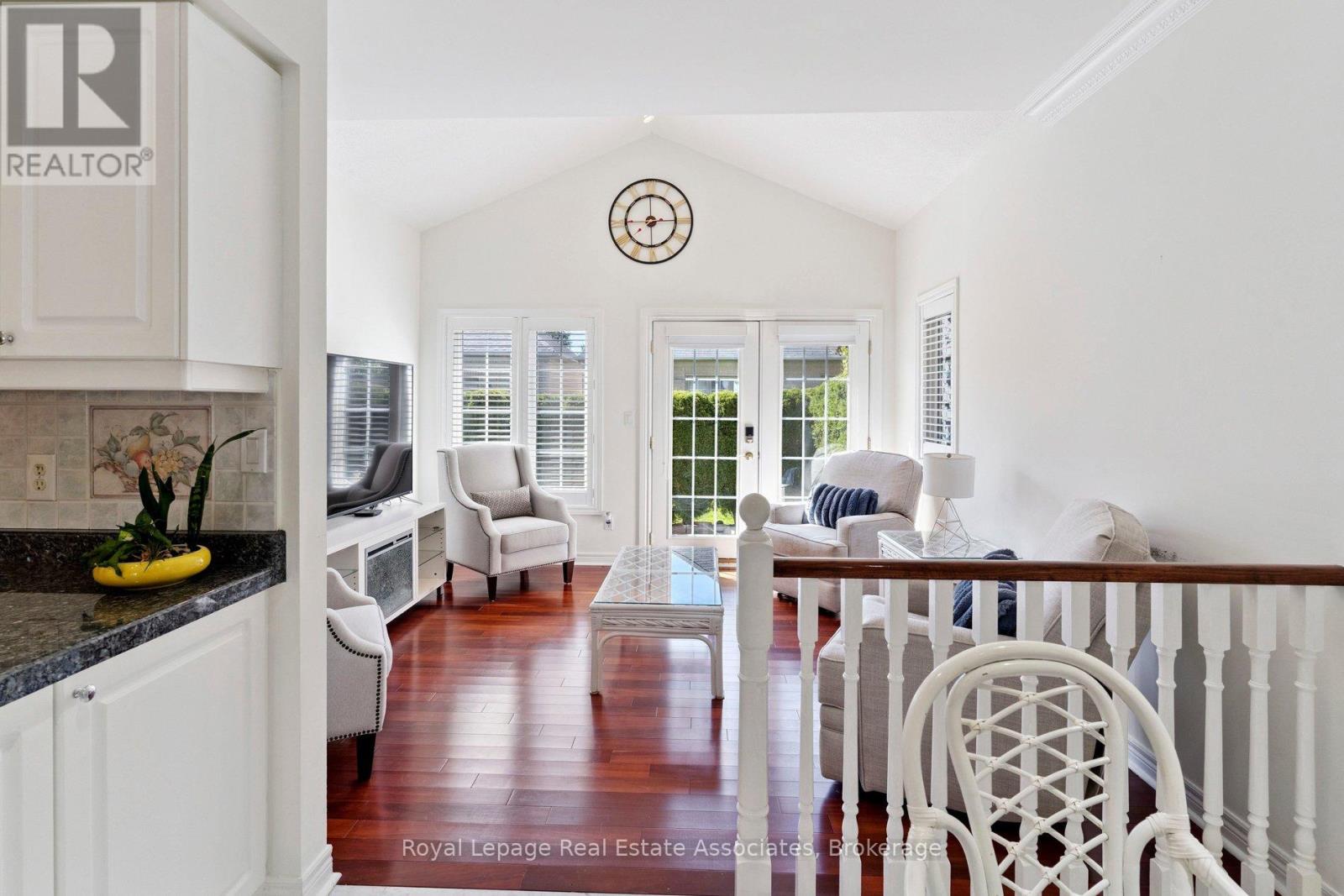 7 Powder Mill Court, Brampton, Ontario  L6R 1W5 - Photo 17 - W12831584