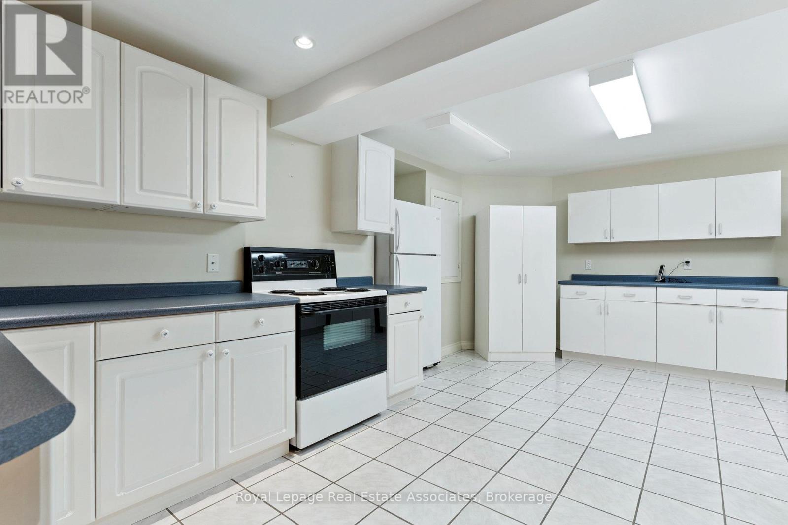 7 Powder Mill Court, Brampton, Ontario  L6R 1W5 - Photo 31 - W12831584