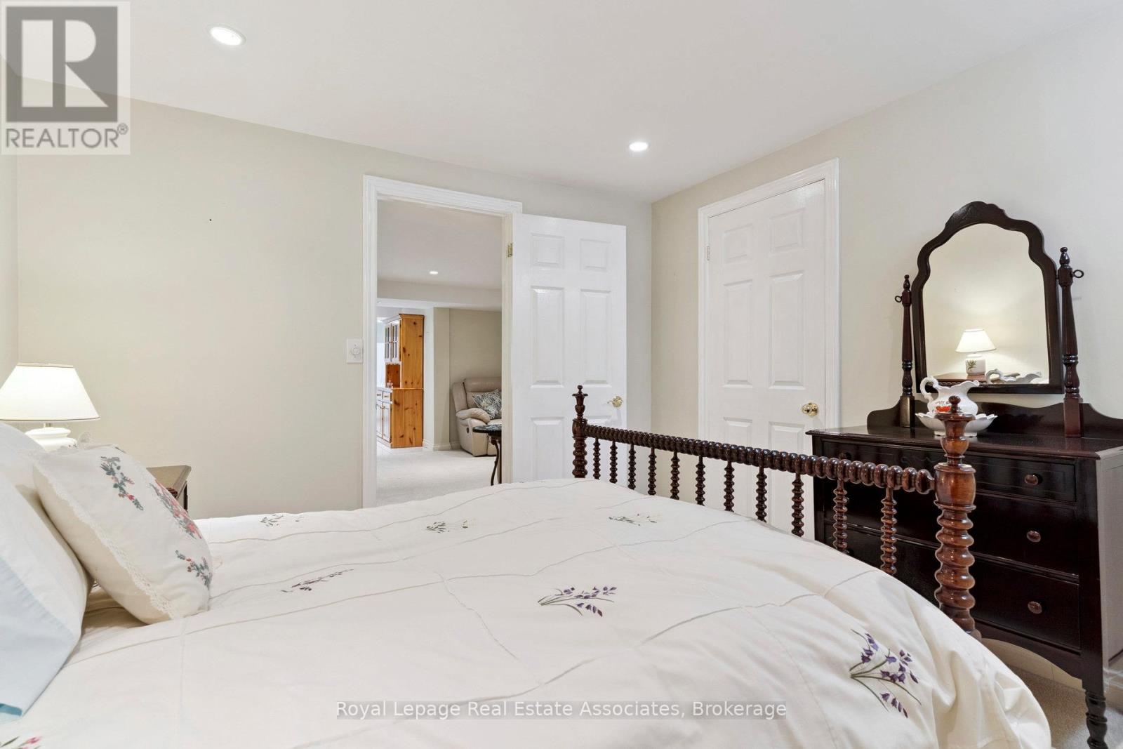 7 Powder Mill Court, Brampton, Ontario  L6R 1W5 - Photo 34 - W12831584