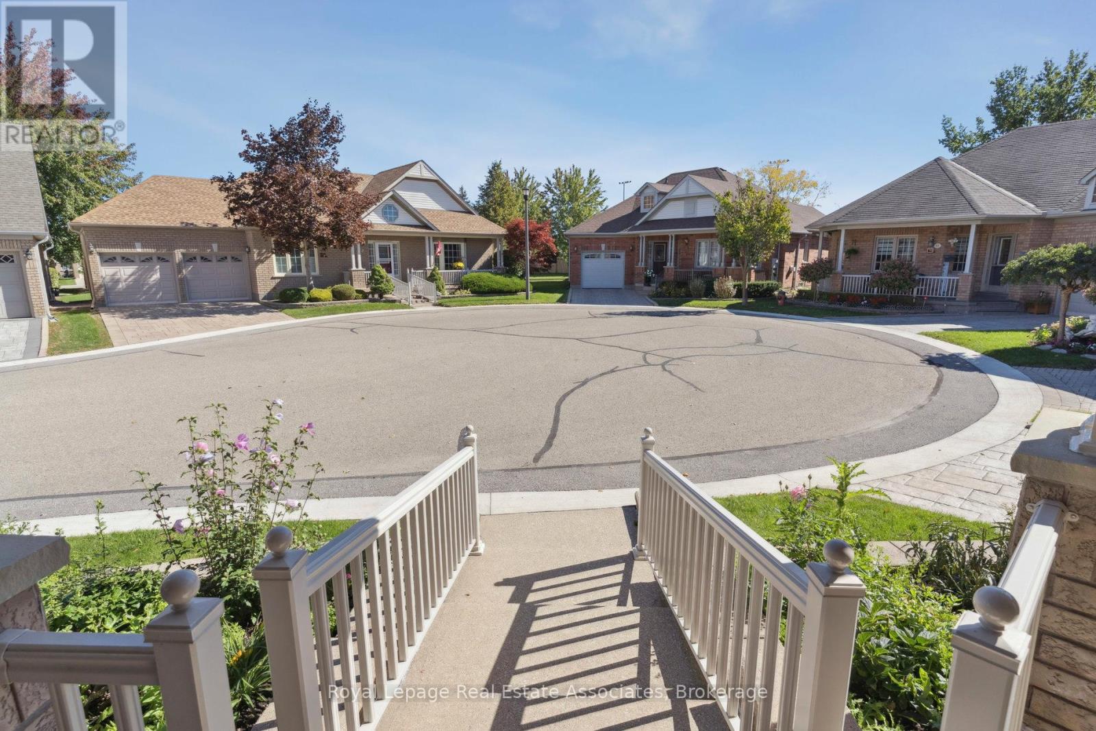 7 Powder Mill Court, Brampton, Ontario  L6R 1W5 - Photo 4 - W12831584