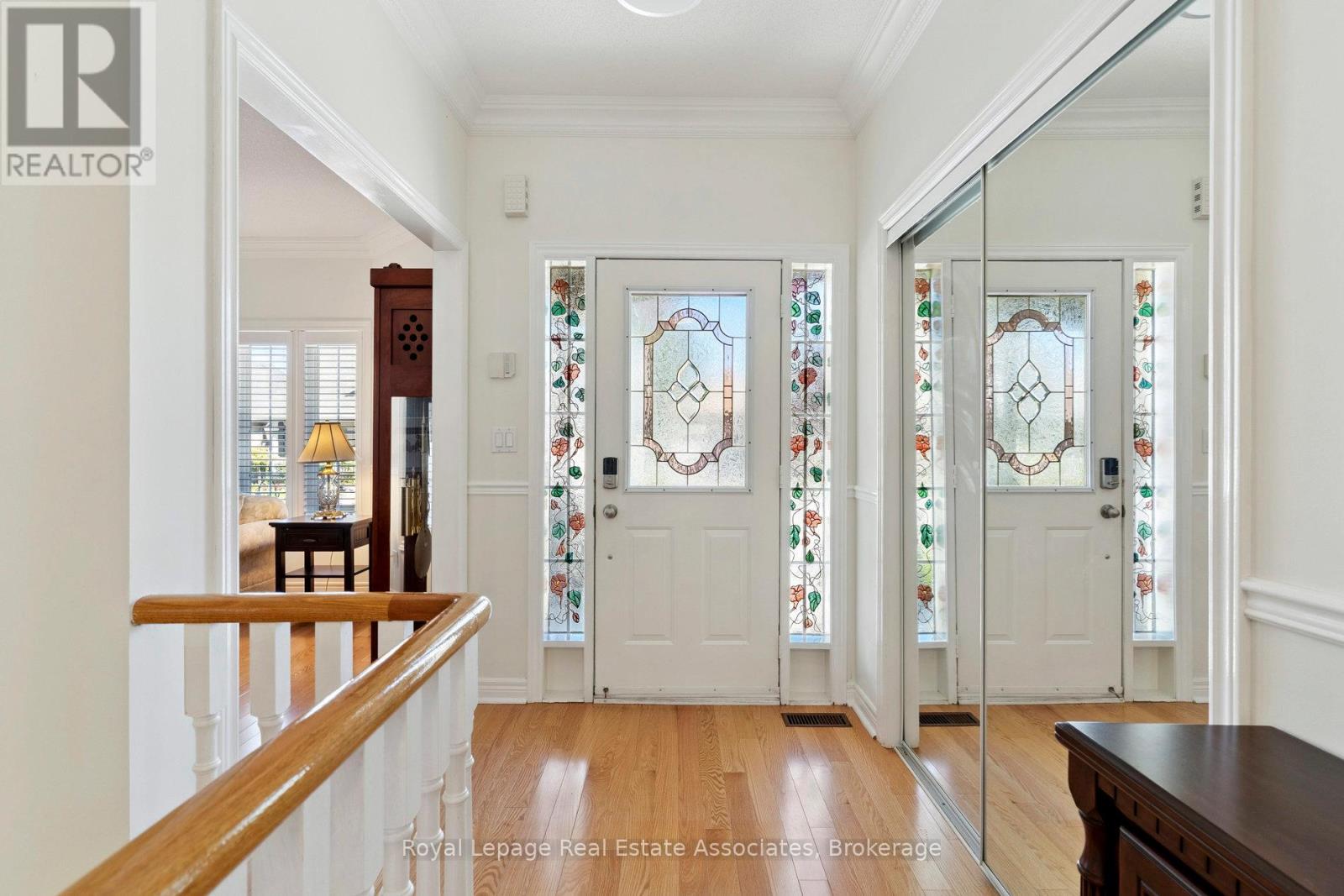 7 Powder Mill Court, Brampton, Ontario  L6R 1W5 - Photo 5 - W12831584