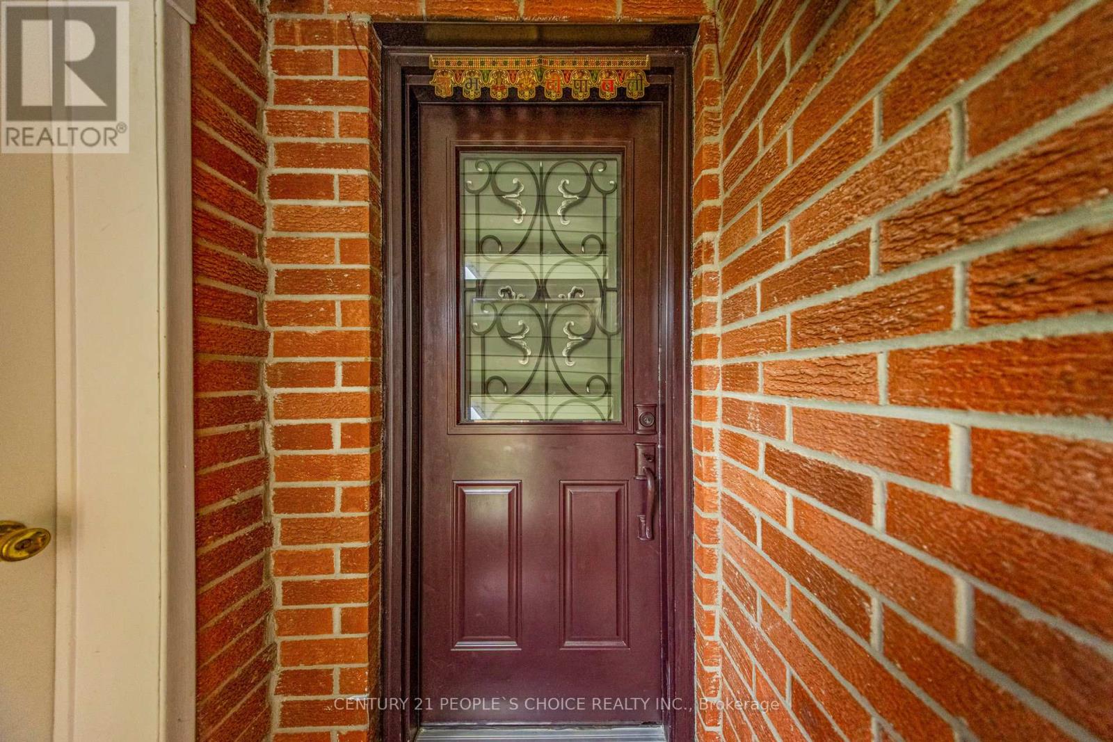 31 Dorking Drive, Brampton, Ontario  L6Z 3T9 - Photo 5 - W12831586