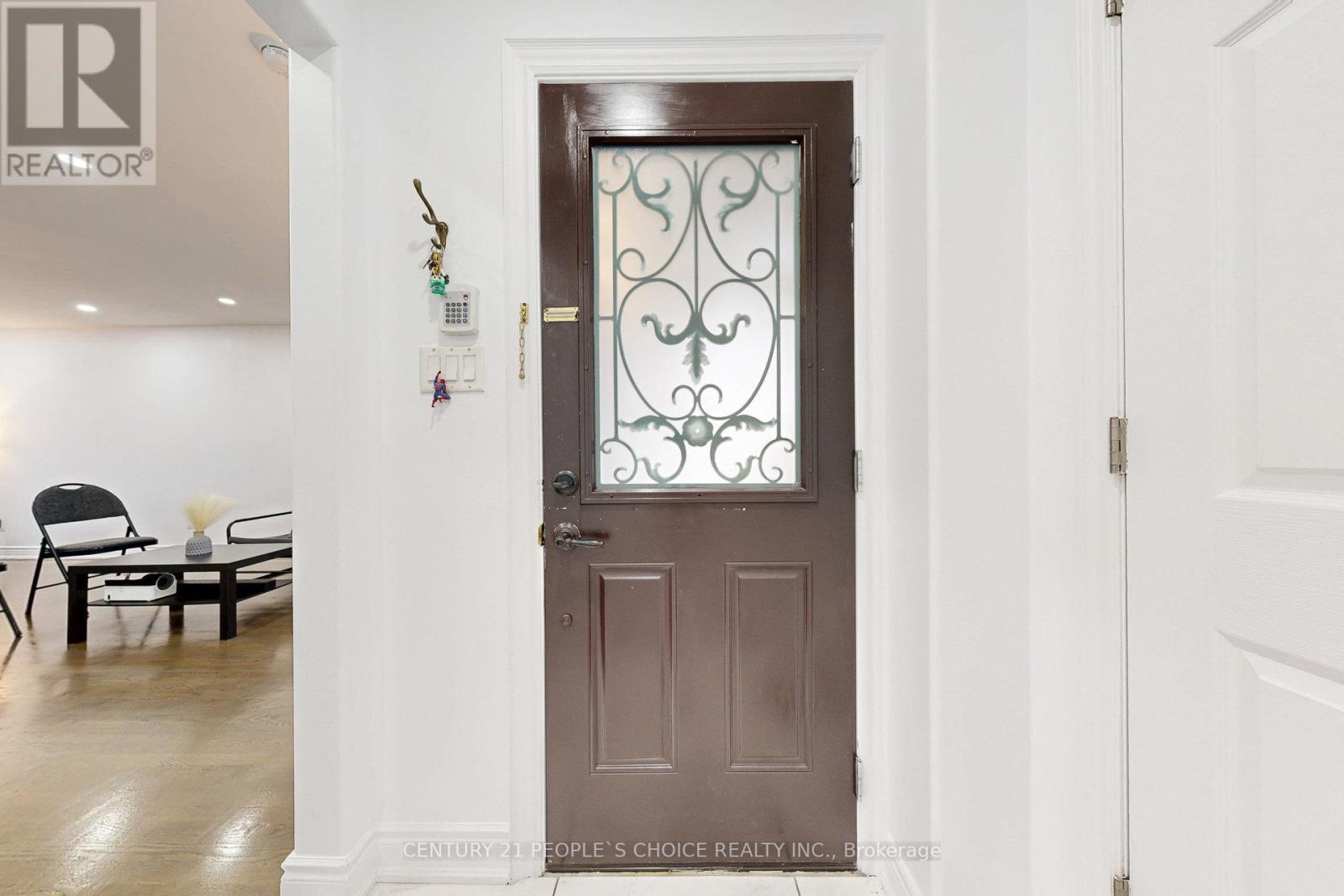 31 Dorking Drive, Brampton, Ontario  L6Z 3T9 - Photo 6 - W12831586