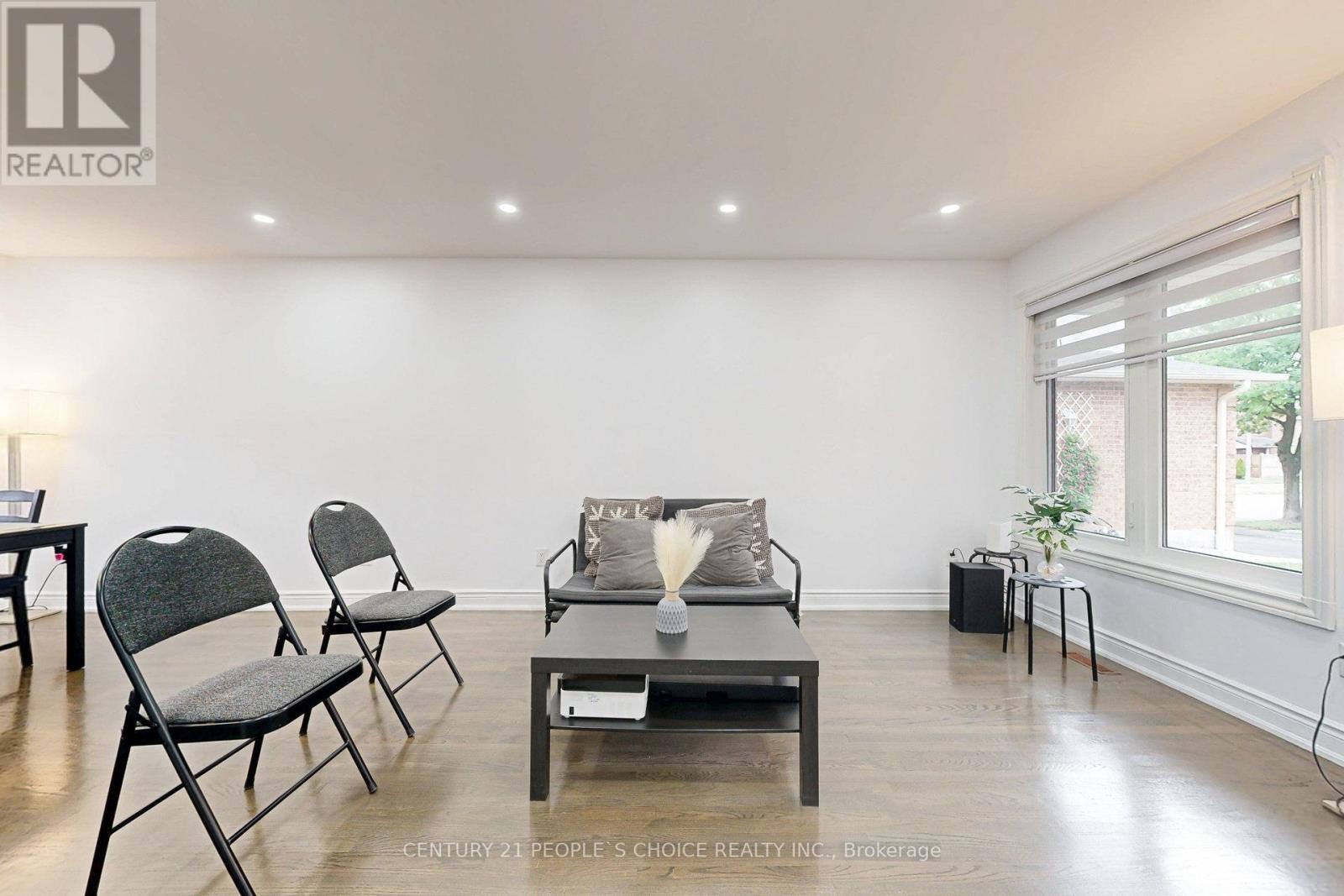 31 Dorking Drive, Brampton, Ontario  L6Z 3T9 - Photo 8 - W12831586