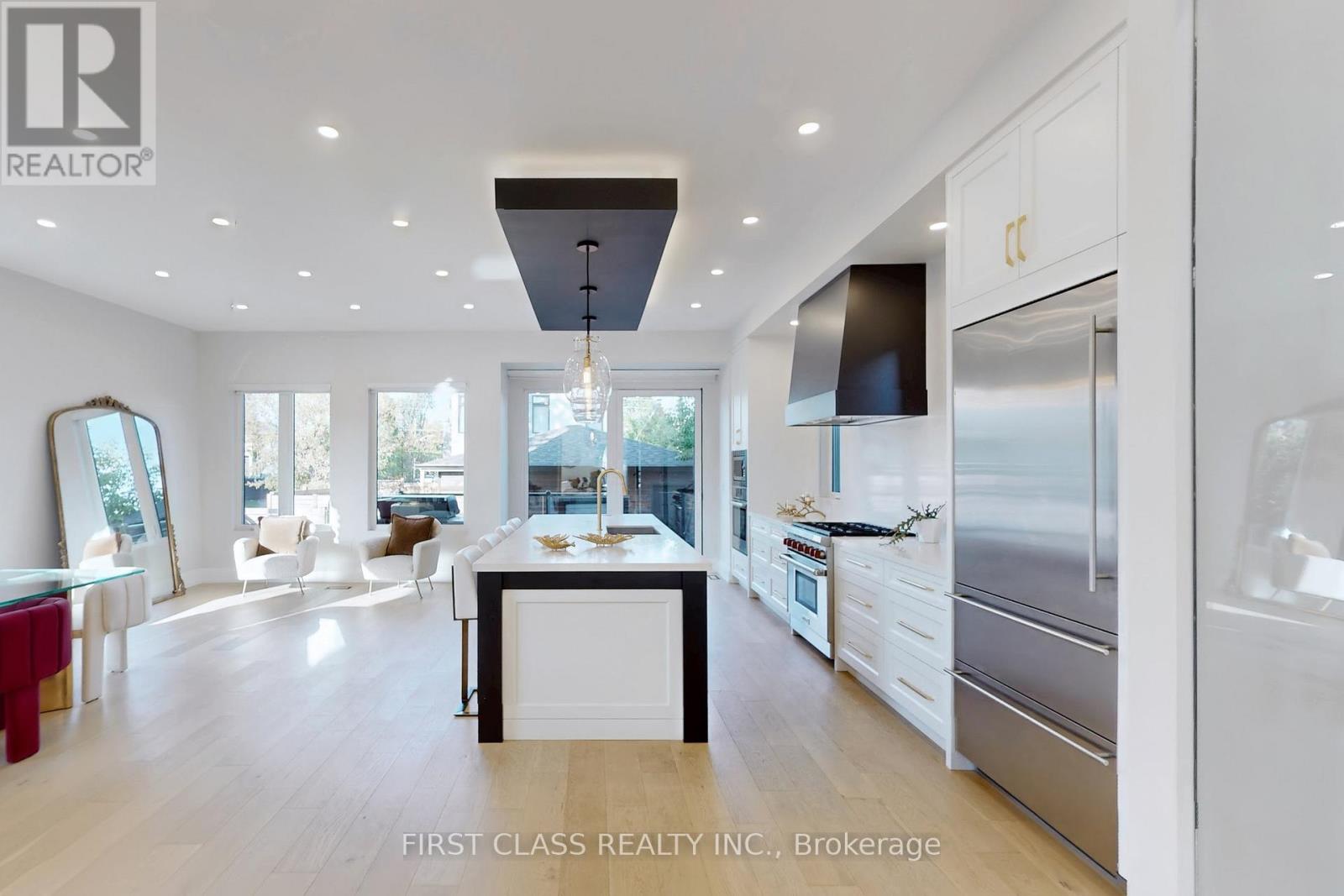 1047 Meredith Avenue, Mississauga, Ontario  L5E 2C6 - Photo 14 - W12831604