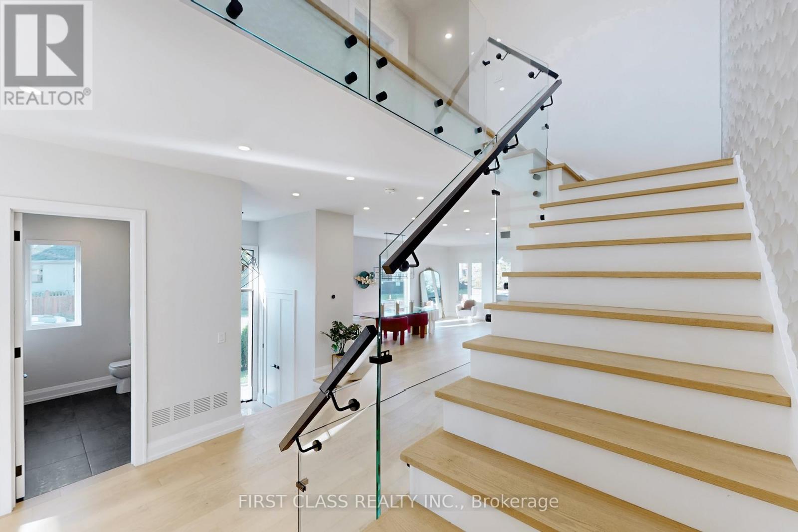 1047 Meredith Avenue, Mississauga, Ontario  L5E 2C6 - Photo 20 - W12831604