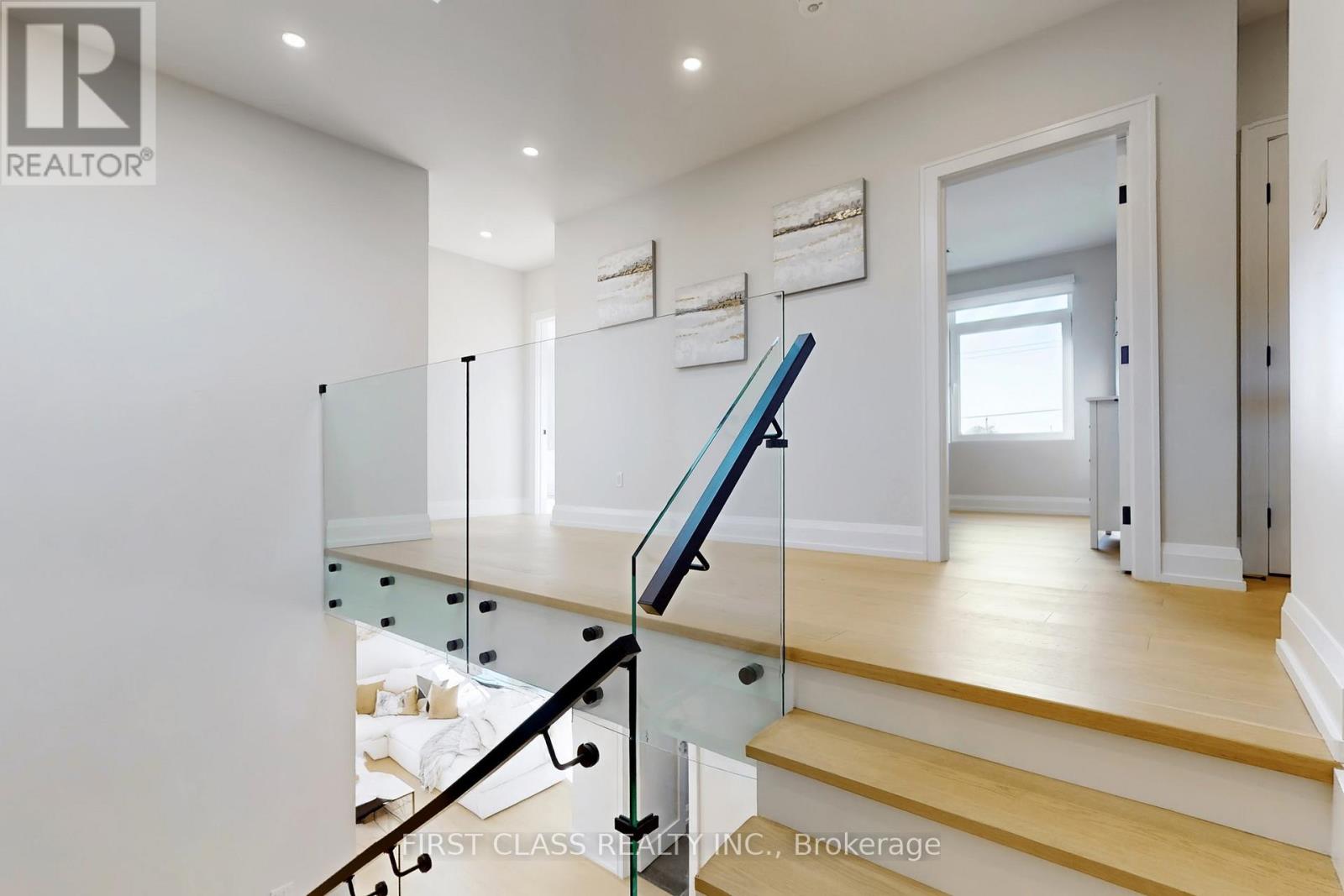 1047 Meredith Avenue, Mississauga, Ontario  L5E 2C6 - Photo 21 - W12831604