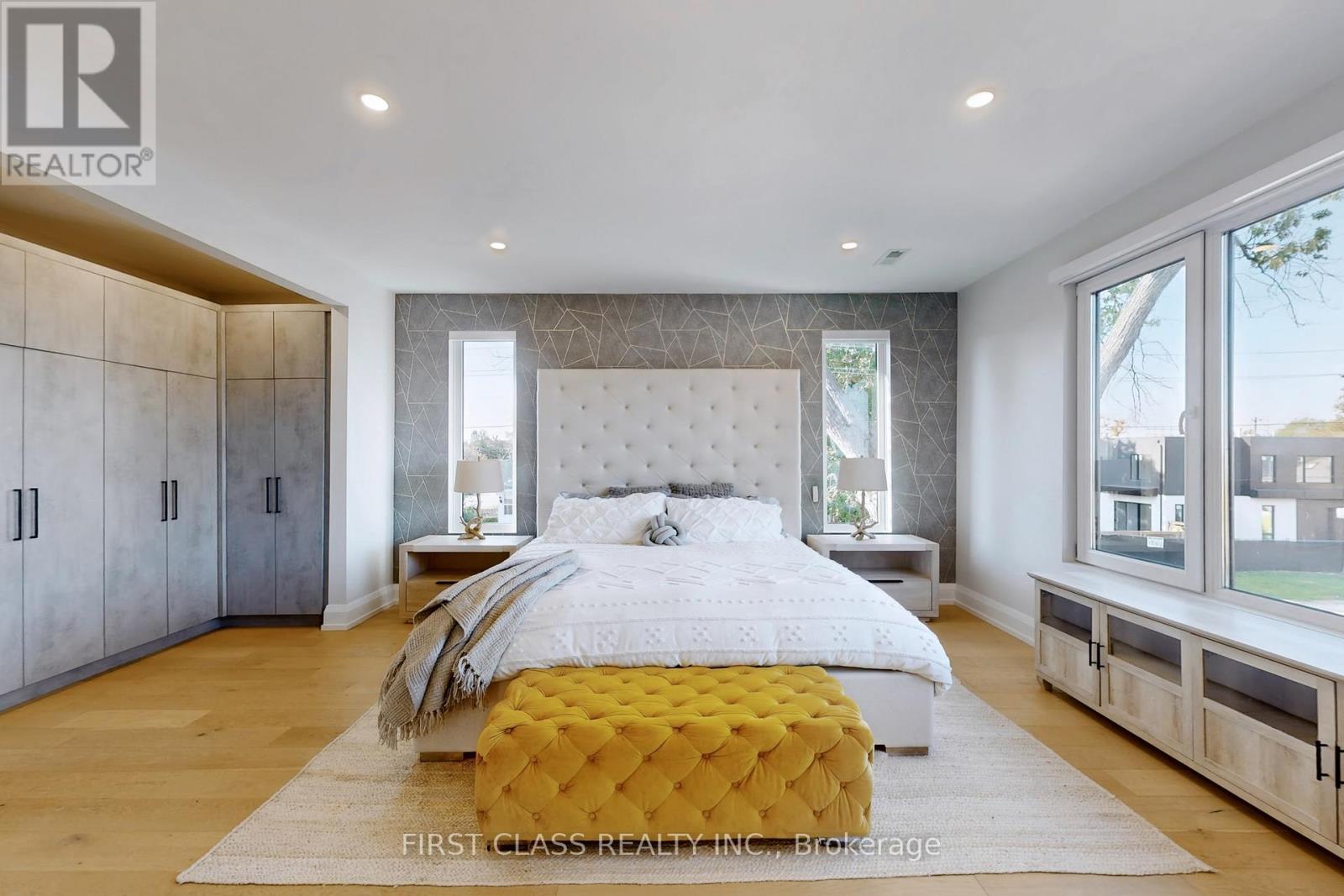 1047 Meredith Avenue, Mississauga, Ontario  L5E 2C6 - Photo 22 - W12831604