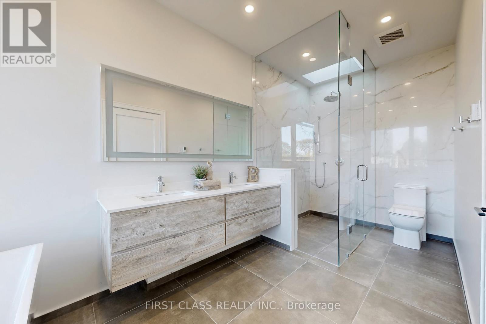 1047 Meredith Avenue, Mississauga, Ontario  L5E 2C6 - Photo 25 - W12831604