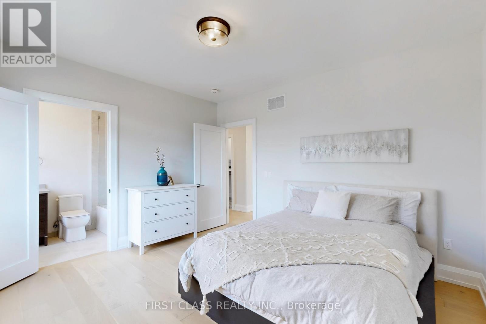 1047 Meredith Avenue, Mississauga, Ontario  L5E 2C6 - Photo 27 - W12831604