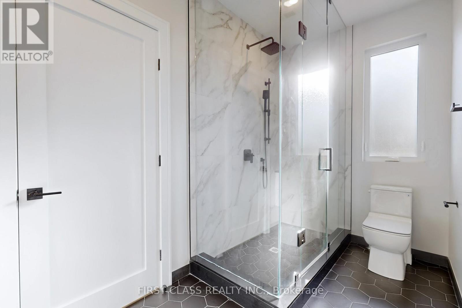 1047 Meredith Avenue, Mississauga, Ontario  L5E 2C6 - Photo 33 - W12831604