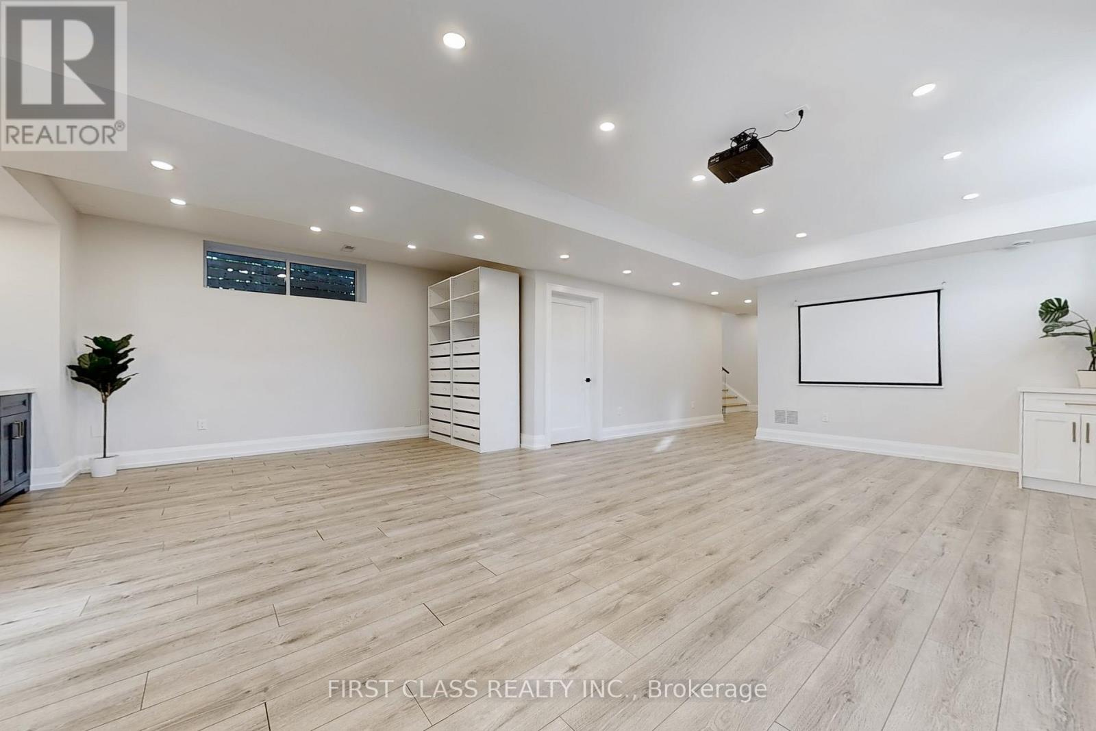 1047 Meredith Avenue, Mississauga, Ontario  L5E 2C6 - Photo 39 - W12831604