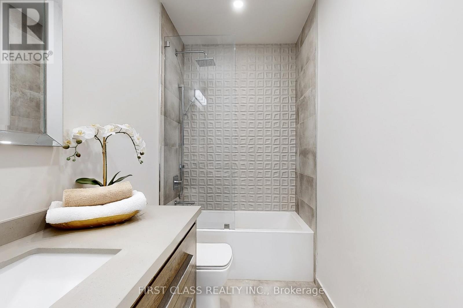 1047 Meredith Avenue, Mississauga, Ontario  L5E 2C6 - Photo 45 - W12831604