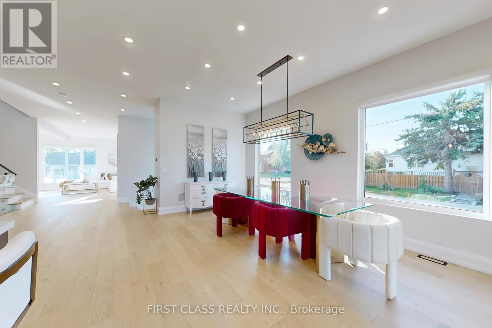 1047 Meredith Avenue, Mississauga, Ontario  L5E 2C6 - Photo 8 - W12831604