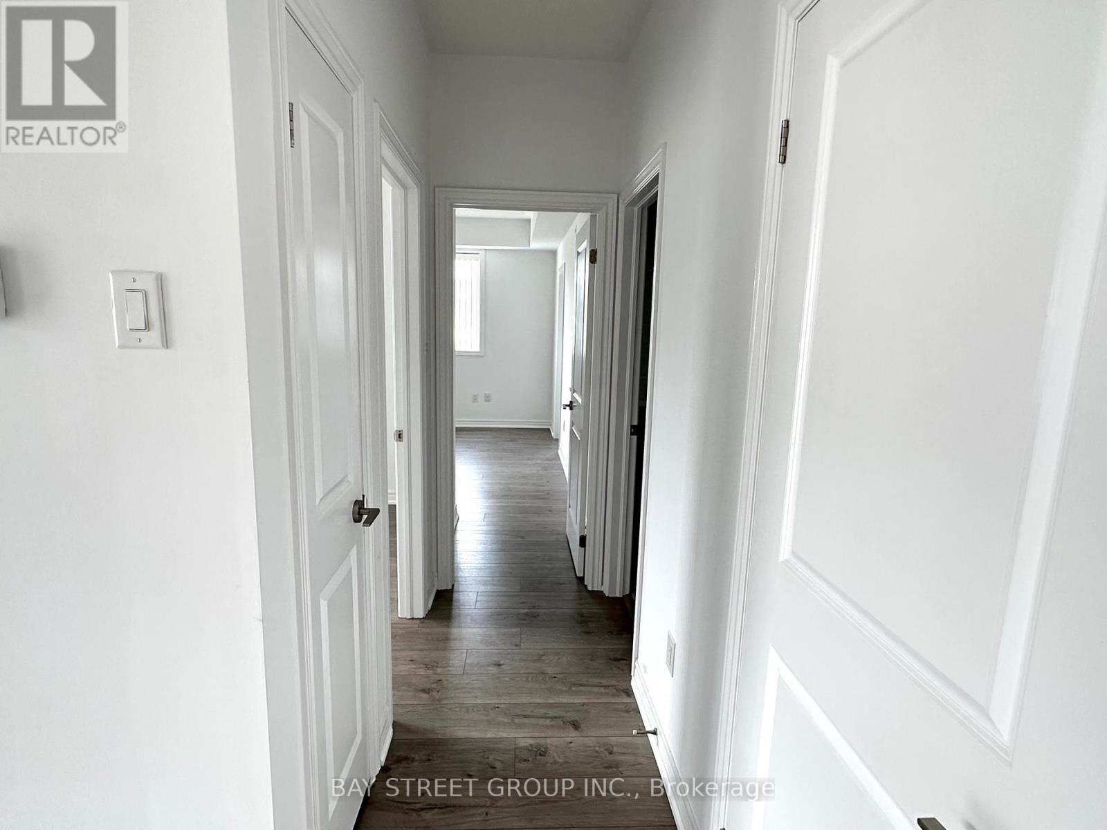 305 - 2333 Sawgrass Drive, Oakville, Ontario  L6H 0L2 - Photo 4 - W12831636