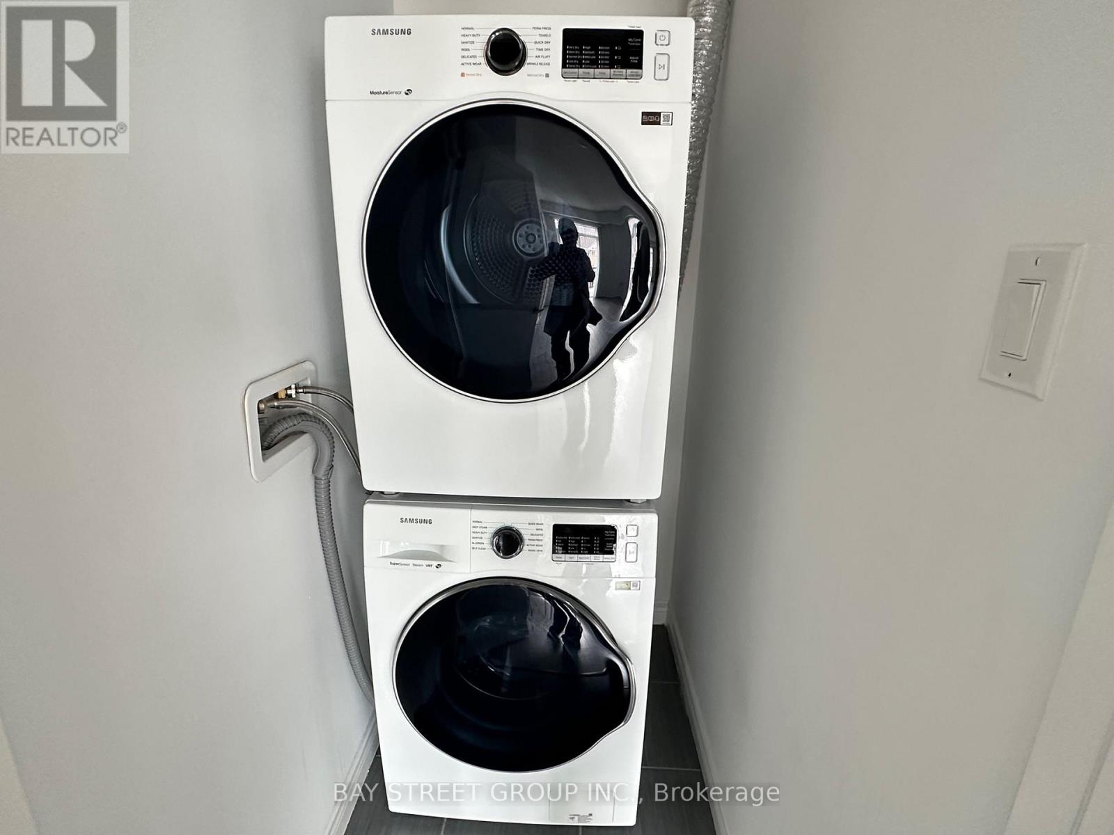 305 - 2333 Sawgrass Drive, Oakville, Ontario  L6H 0L2 - Photo 5 - W12831636