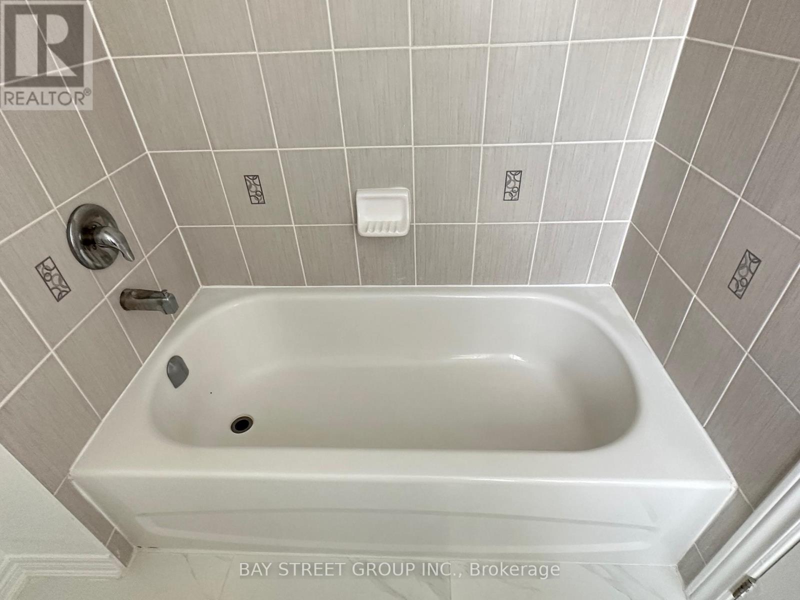 305 - 2333 Sawgrass Drive, Oakville, Ontario  L6H 0L2 - Photo 8 - W12831636