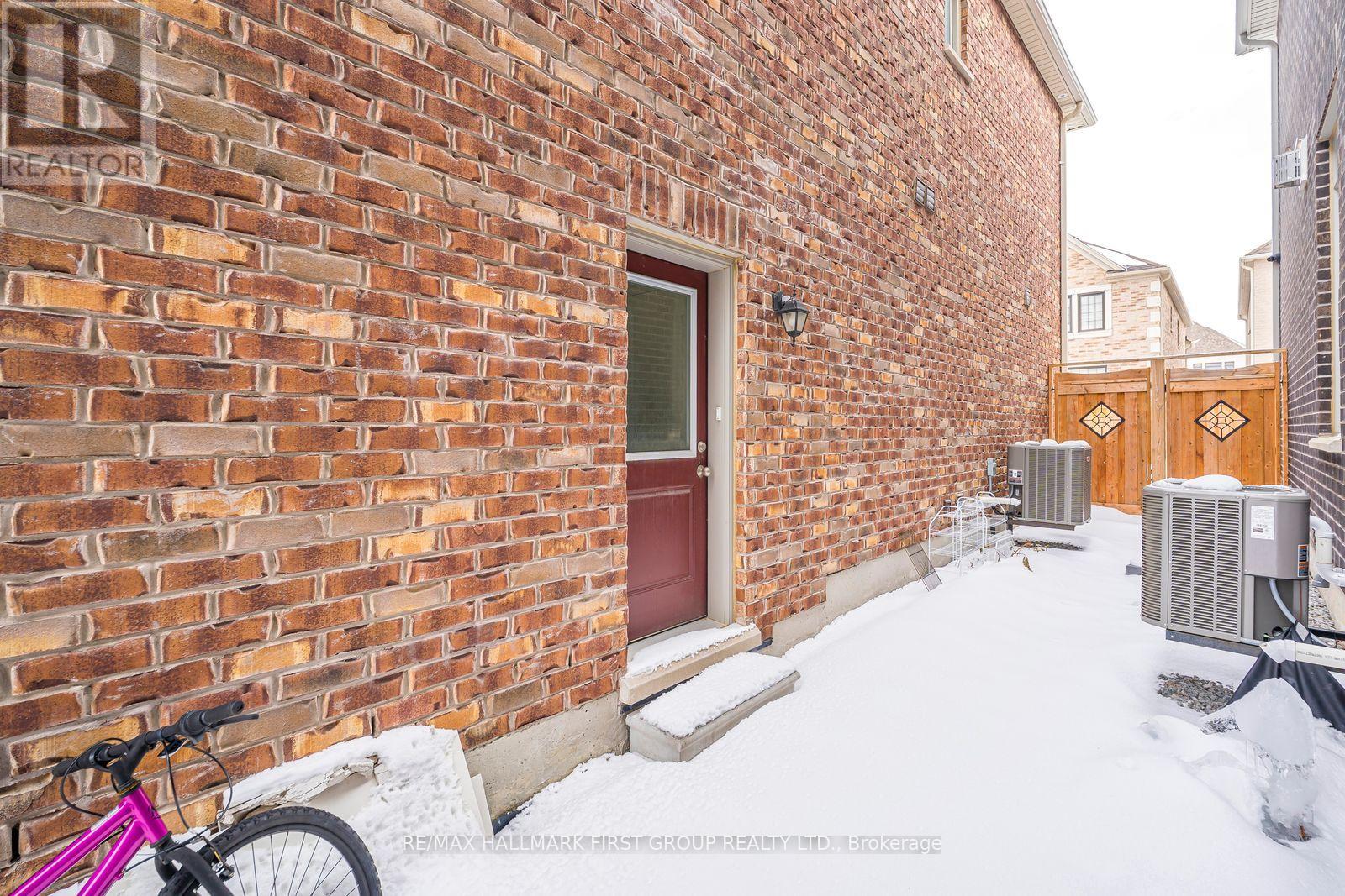 21 Souter Drive, Whitby, Ontario  L1P 0J6 - Photo 4 - E12827572