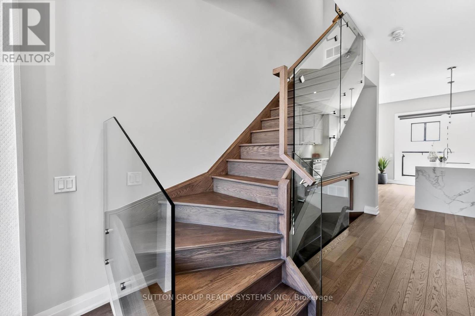 1126a Islington Avenue, Toronto, Ontario  M8Z 0G6 - Photo 23 - W12831404