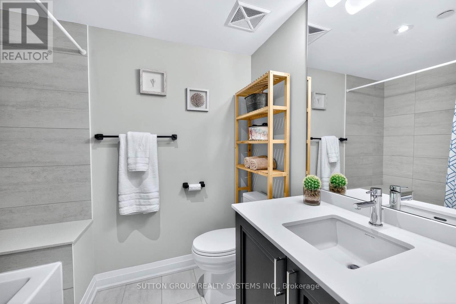 1126a Islington Avenue, Toronto, Ontario  M8Z 0G6 - Photo 32 - W12831404