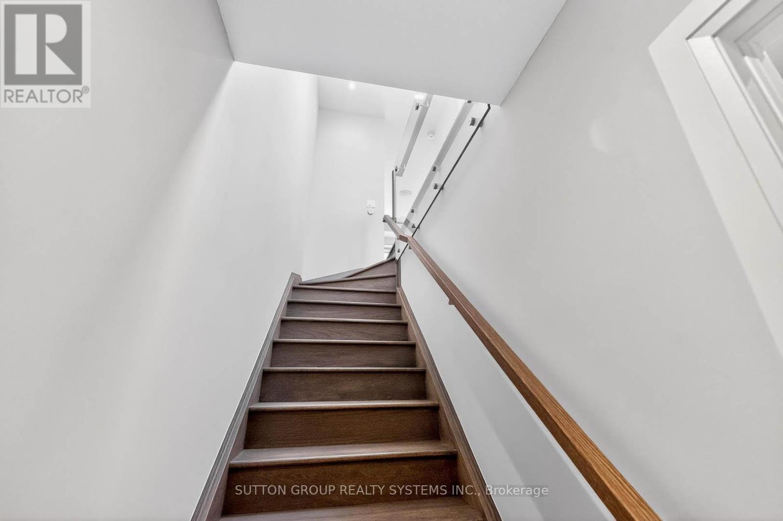 1126a Islington Avenue, Toronto, Ontario  M8Z 0G6 - Photo 34 - W12831404