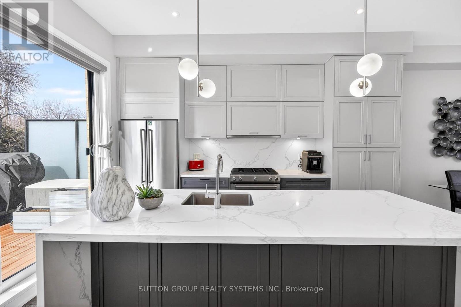 1126a Islington Avenue, Toronto, Ontario  M8Z 0G6 - Photo 17 - W12831404