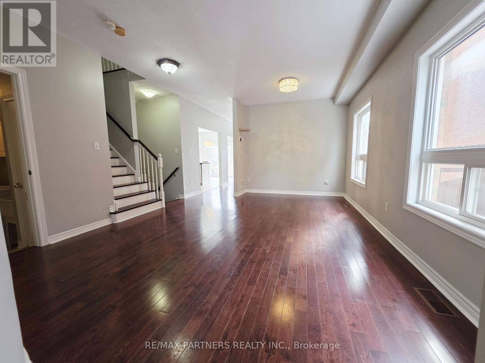 126 Collis Drive, Aurora, Ontario  L4G 7V2 - Photo 2 - N12831670