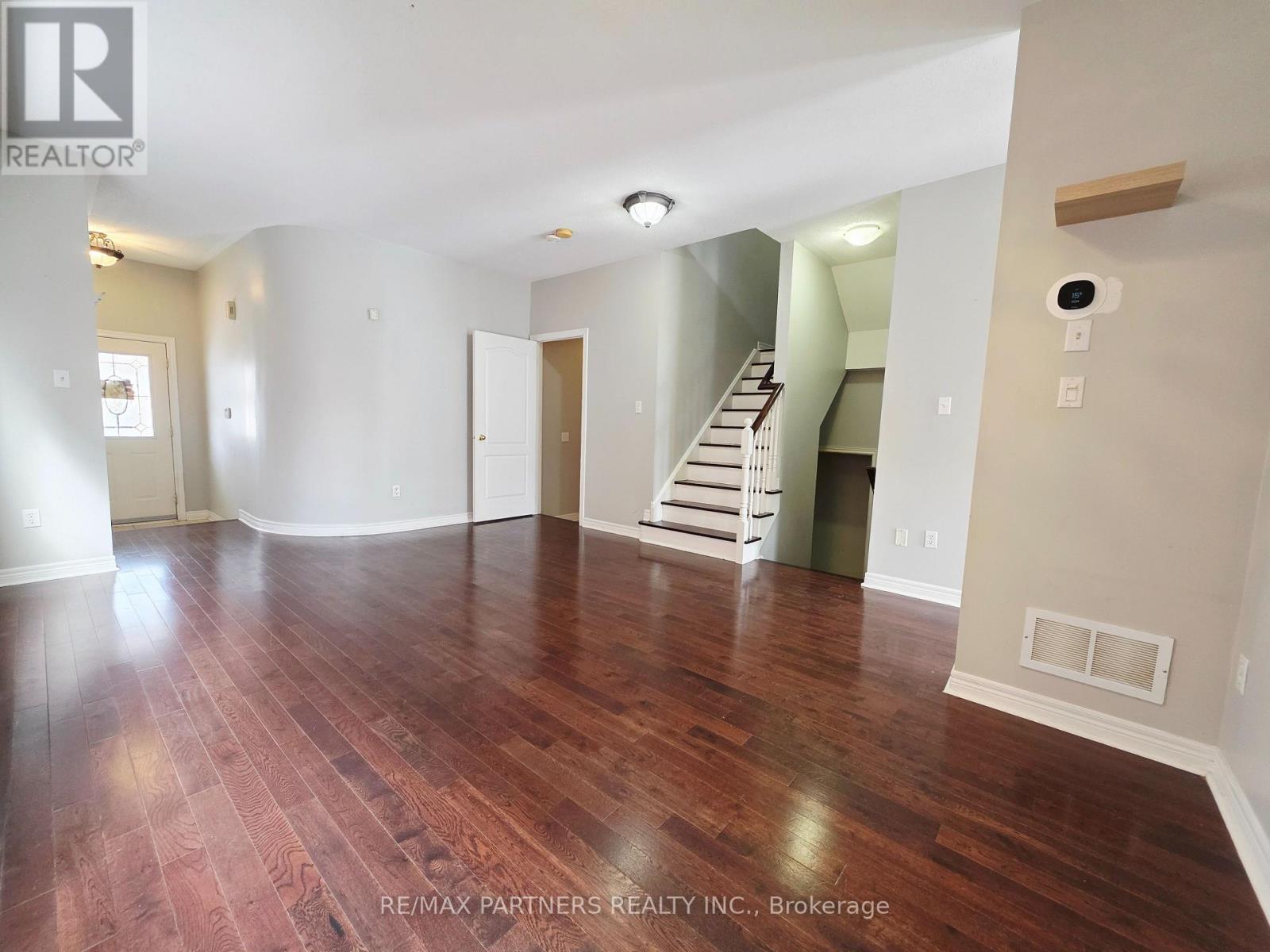 126 Collis Drive, Aurora, Ontario  L4G 7V2 - Photo 3 - N12831670