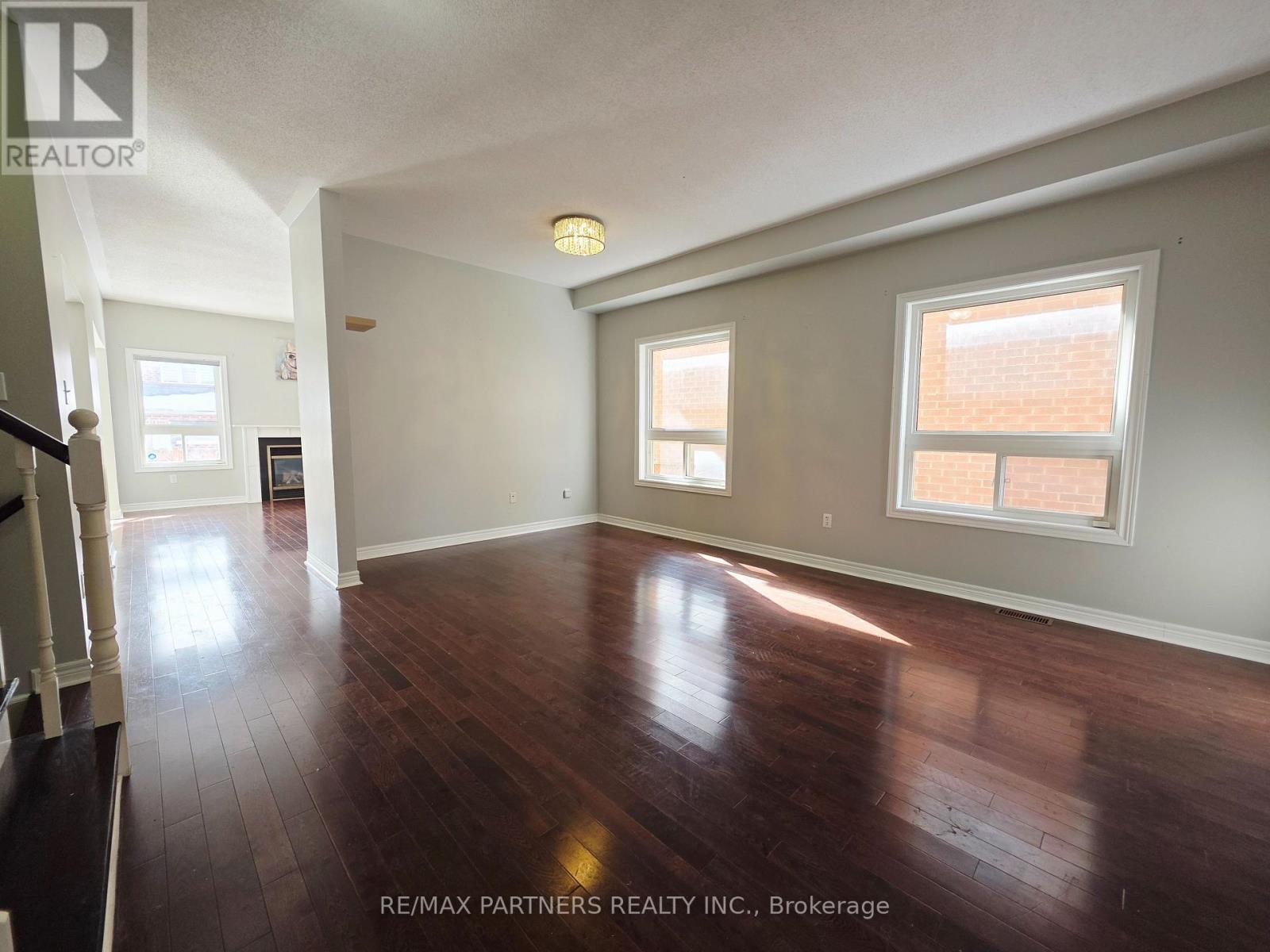 126 Collis Drive, Aurora, Ontario  L4G 7V2 - Photo 5 - N12831670