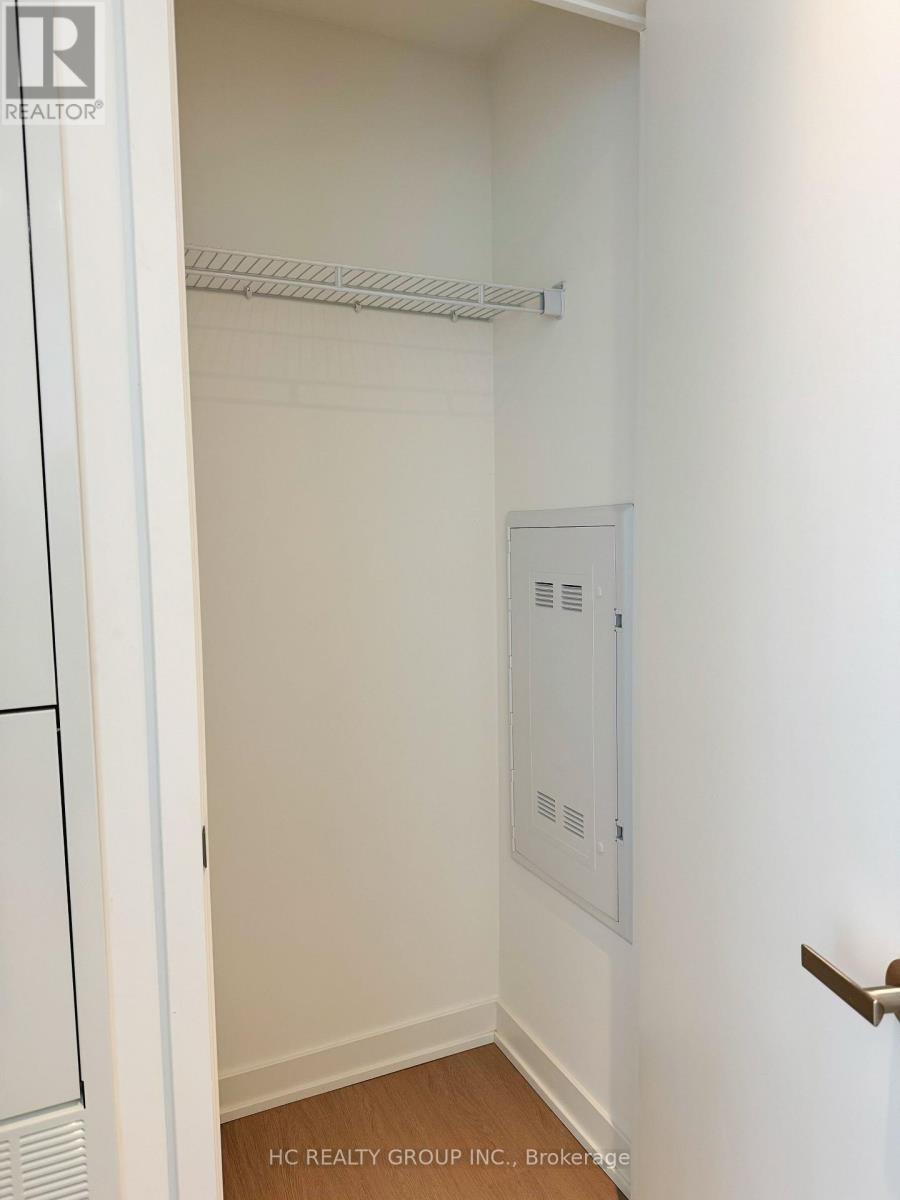 1010 - 448 Burnhamthorpe Road, Mississauga, Ontario  L5B 0R4 - Photo 11 - W12831688