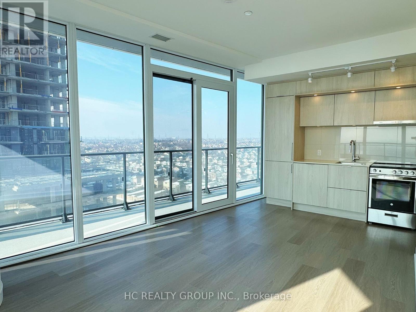 1010 - 448 Burnhamthorpe Road, Mississauga, Ontario  L5B 0R4 - Photo 2 - W12831688