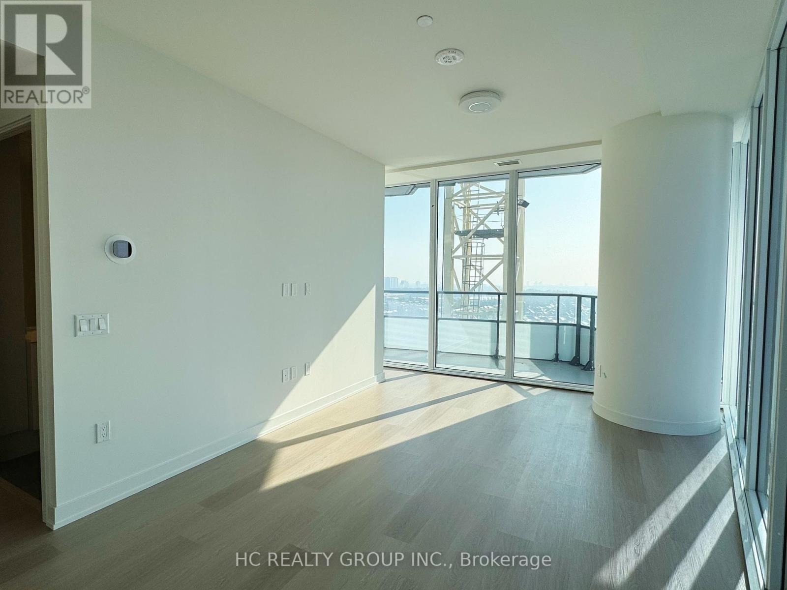 1010 - 448 Burnhamthorpe Road, Mississauga, Ontario  L5B 0R4 - Photo 4 - W12831688