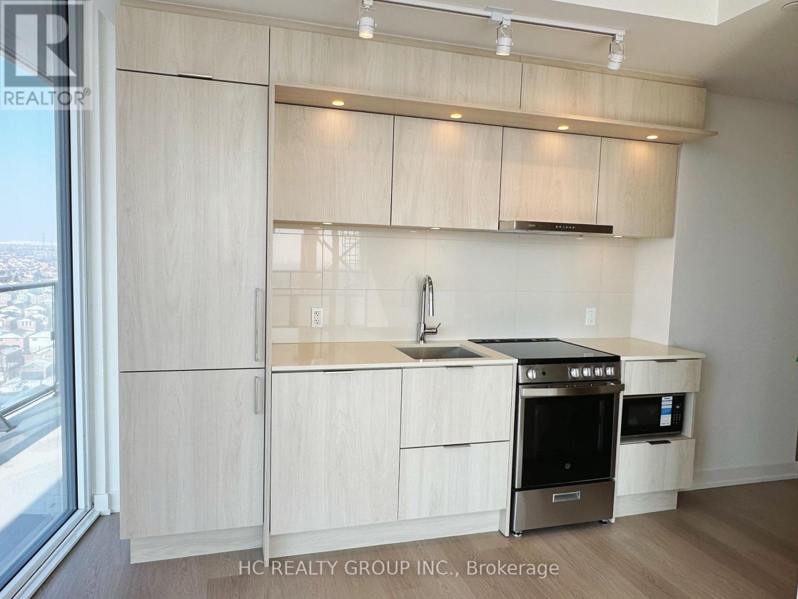 1010 - 448 Burnhamthorpe Road, Mississauga, Ontario  L5B 0R4 - Photo 5 - W12831688