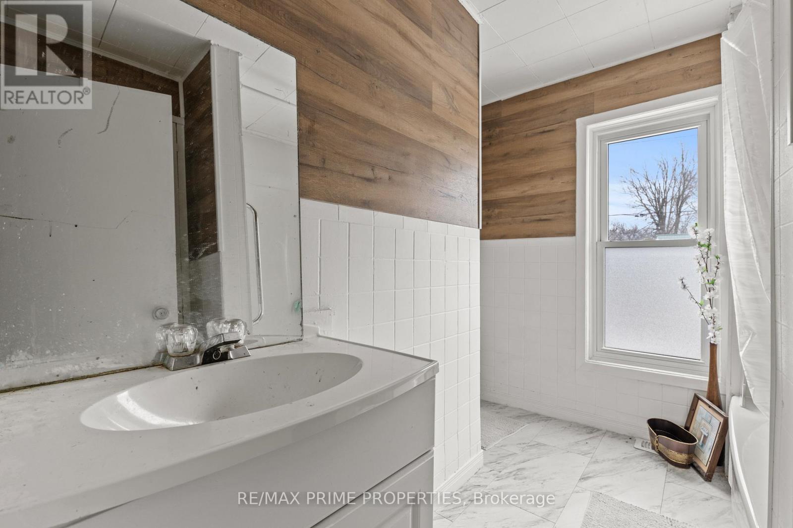 211 Forest Street W, Haldimand, Ontario  N1A 1P2 - Photo 18 - X12831680