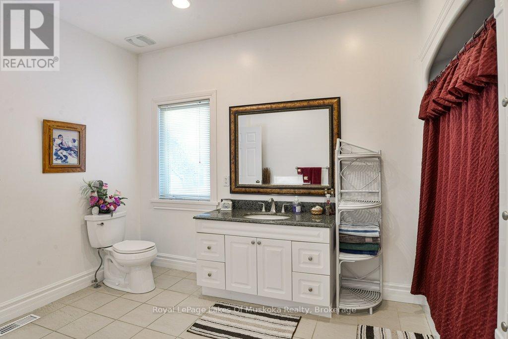 2411 Hwy. 118 E. Highway, Bracebridge, Ontario  P1L 1X1 - Photo 18 - X12831712