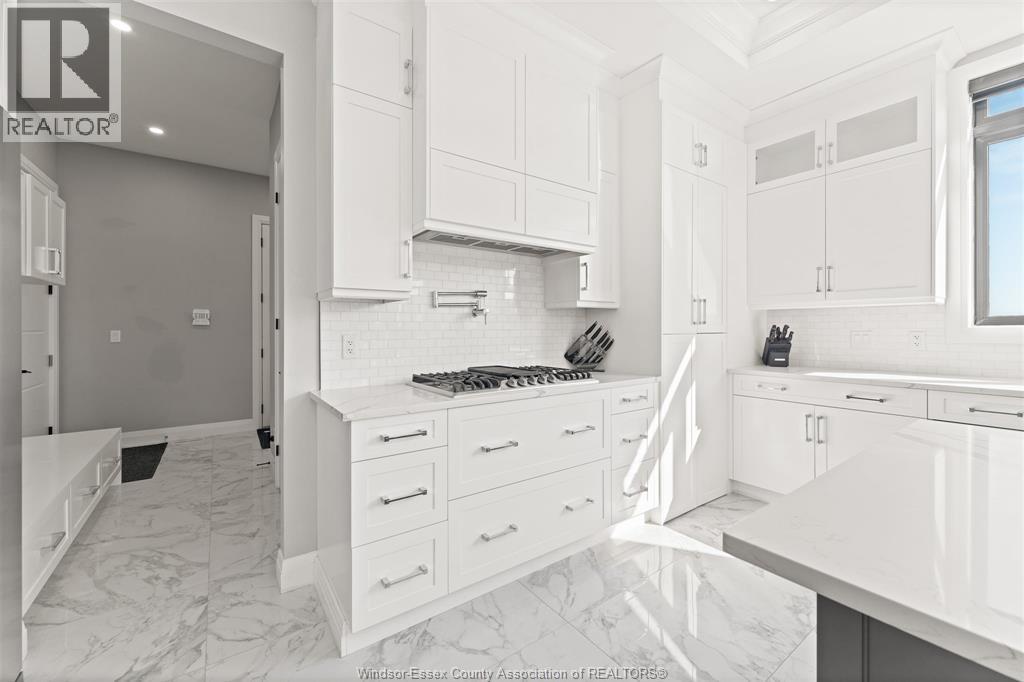 6061 Pike, Amherstburg, Ontario  N9V 2Y7 - Photo 11 - 26000176