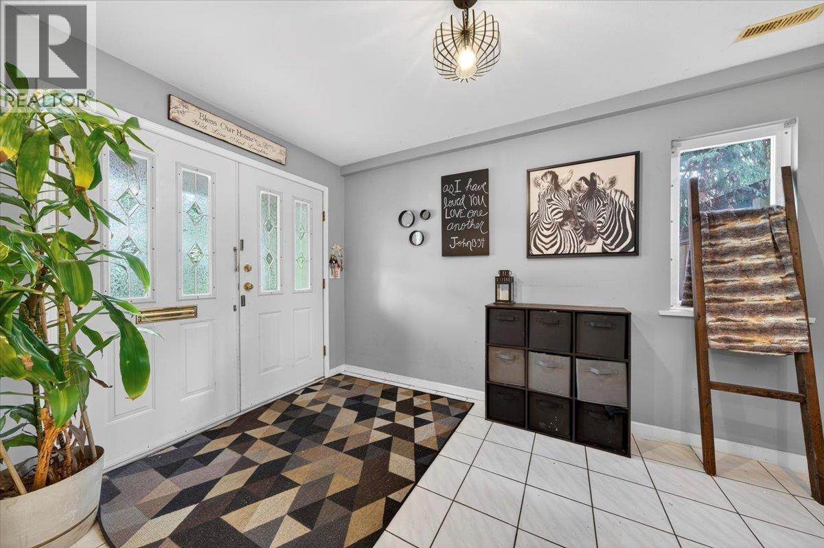 1736 Pekrul Place, Port Coquitlam, British Columbia  V3C 6A7 - Photo 4 - R3092983