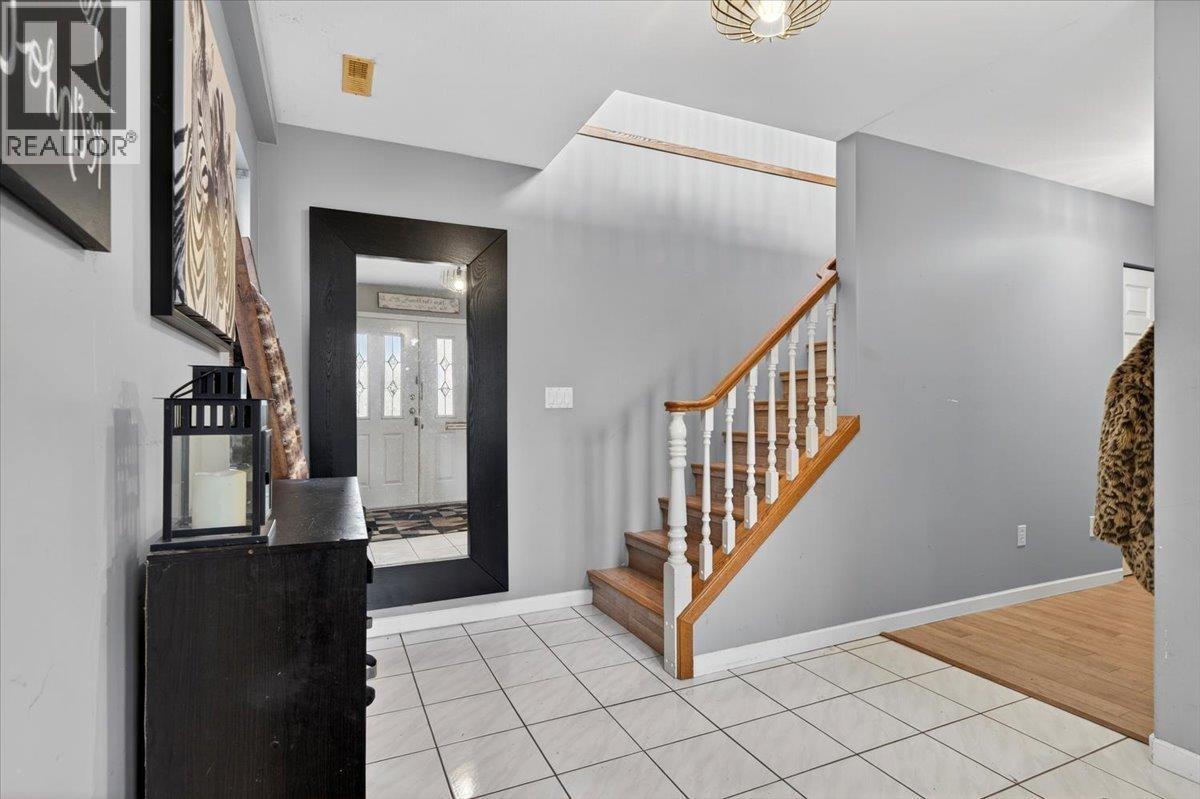 1736 Pekrul Place, Port Coquitlam, British Columbia  V3C 6A7 - Photo 6 - R3092983