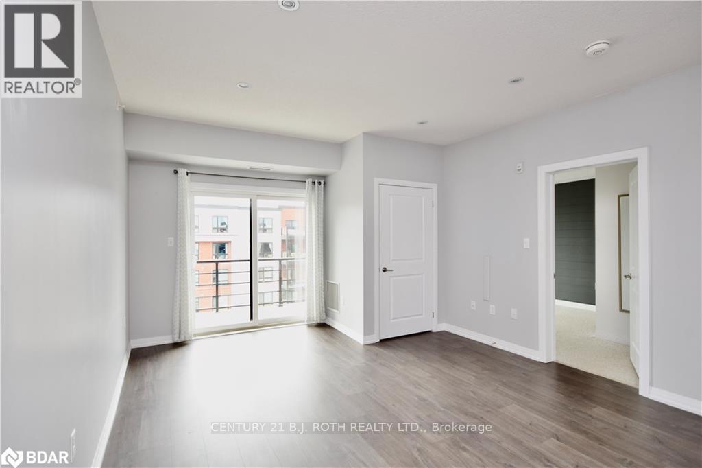 605 - 300 Essa Road, Barrie (0 West), Ontario  L9J 0B9 - Photo 4 - S12831696