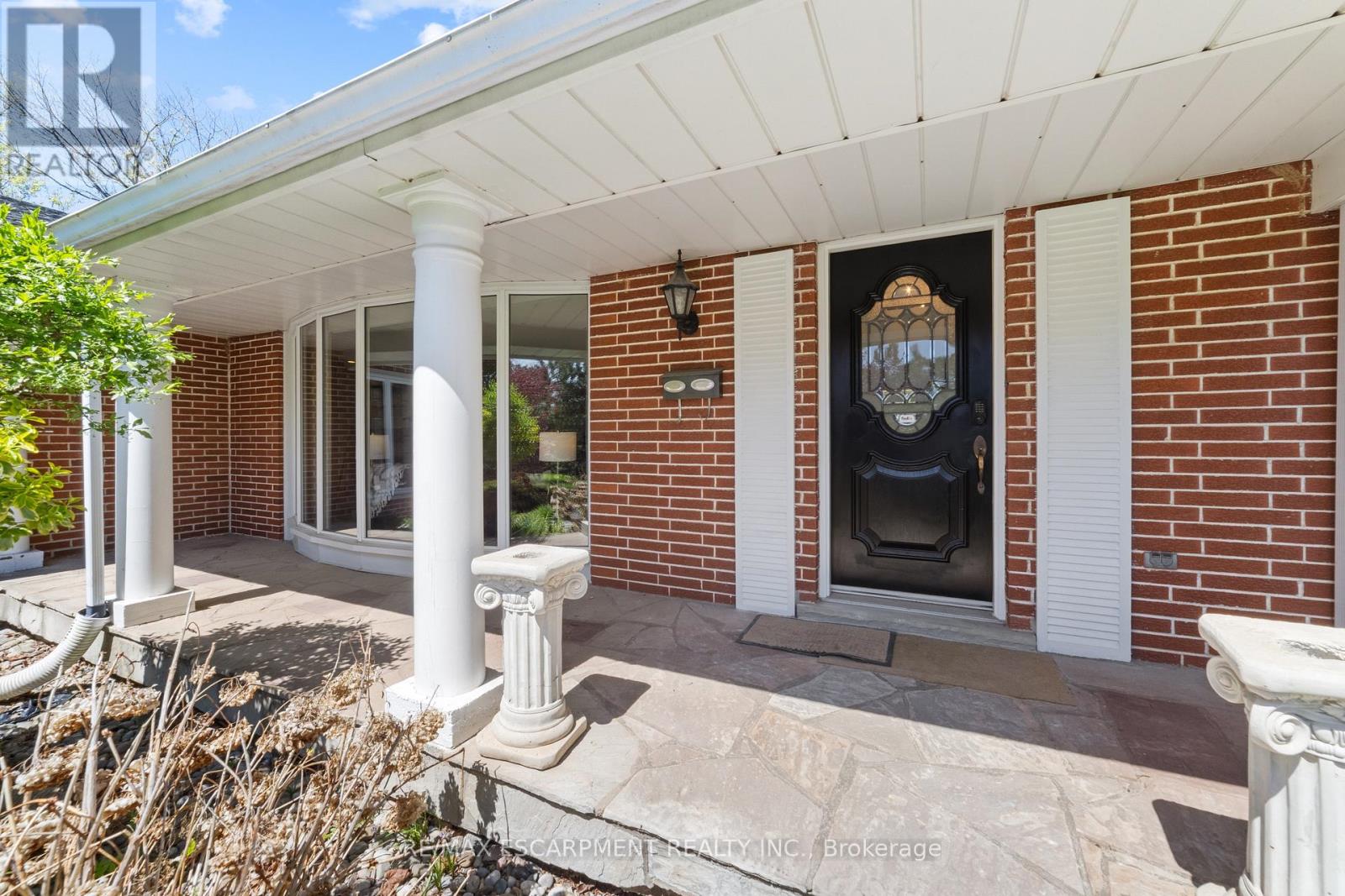 1411 Beaufort Drive, Burlington, Ontario  L7P 4V8 - Photo 4 - W12831732