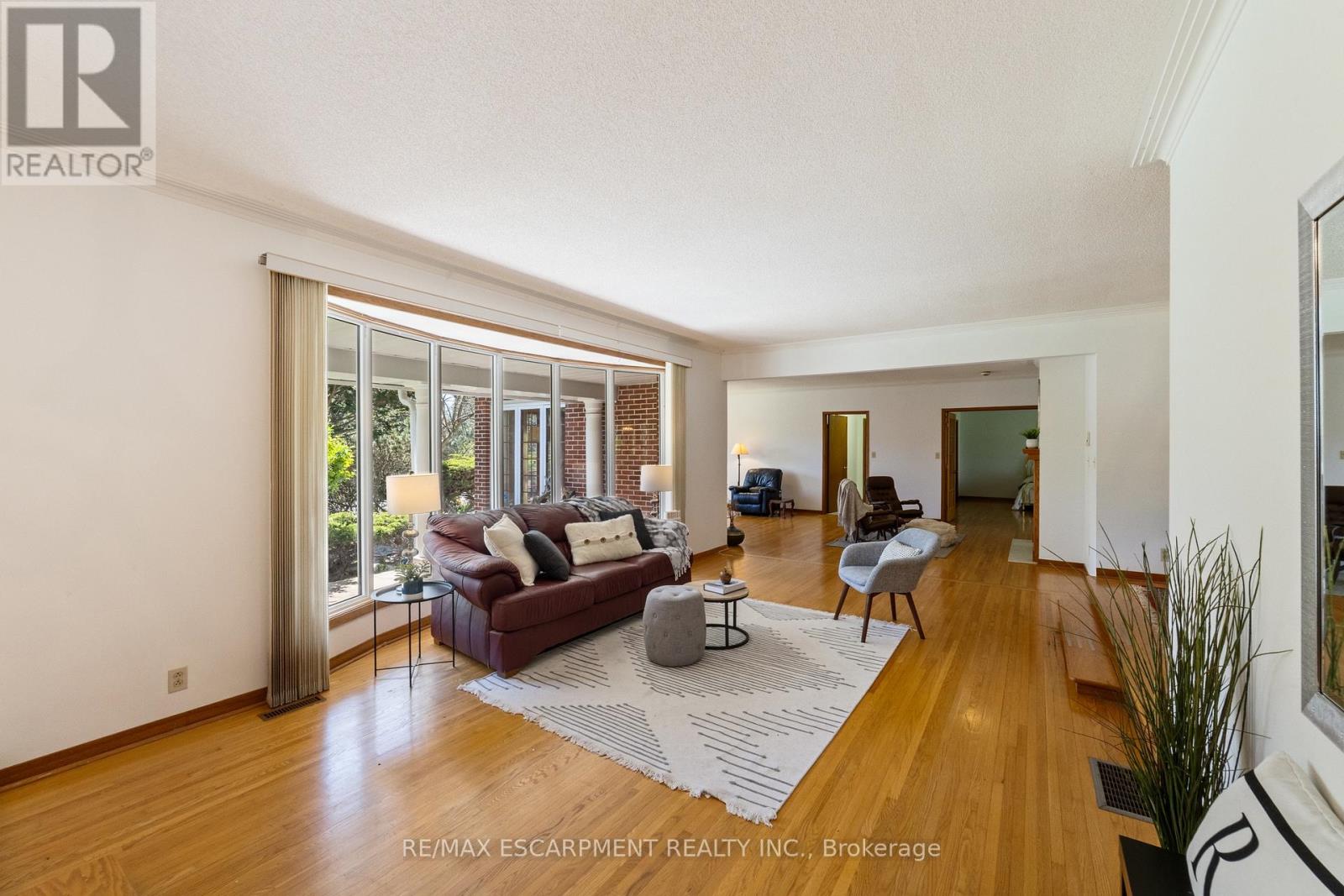 1411 Beaufort Drive, Burlington, Ontario  L7P 4V8 - Photo 5 - W12831732