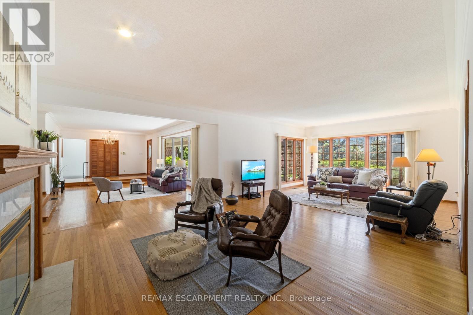 1411 Beaufort Drive, Burlington, Ontario  L7P 4V8 - Photo 8 - W12831732