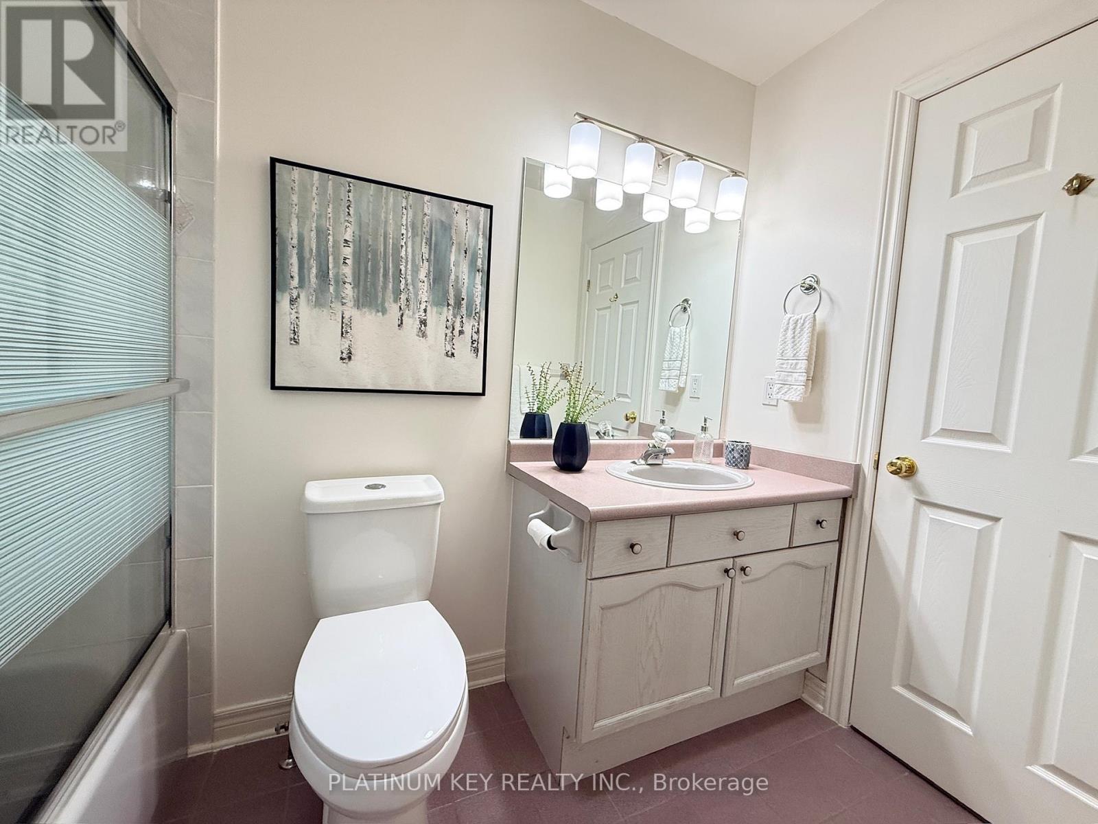 Photo 24 of 34 for 7 - 1331 Commissioners Road W