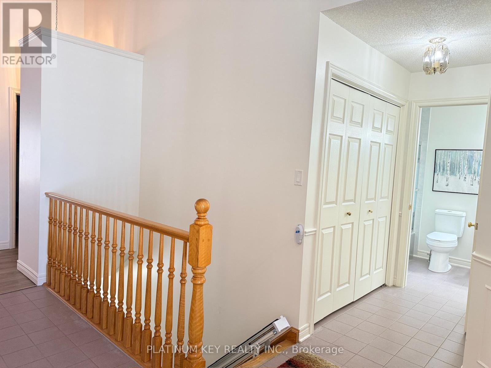 Photo 7 of 34 for 7 - 1331 Commissioners Road W