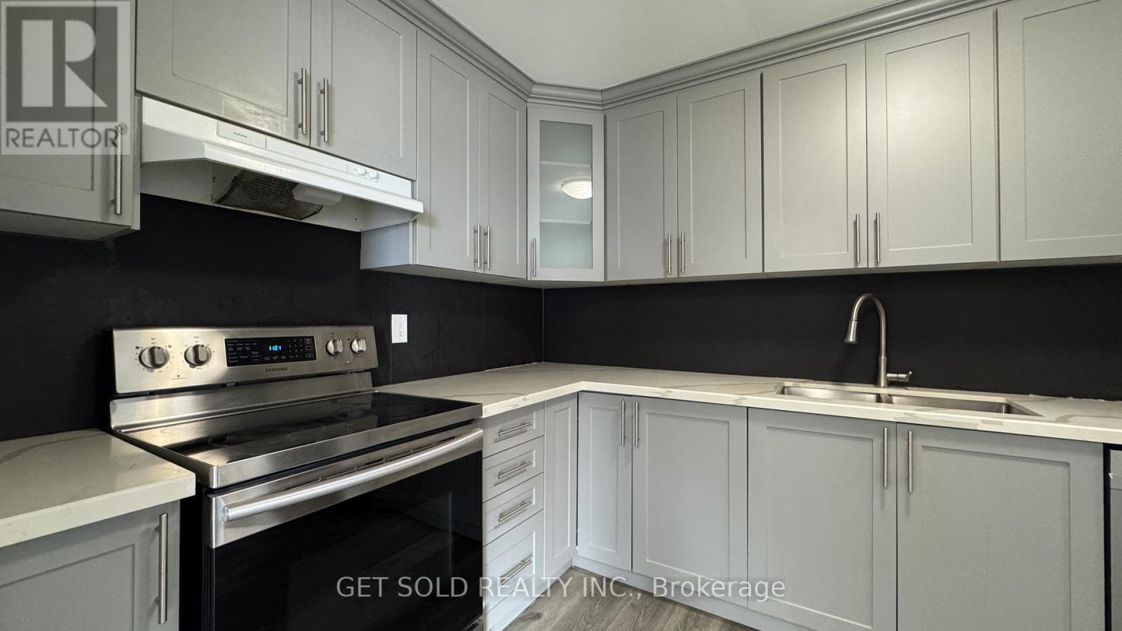 702 - 145 Hillcrest Avenue, Mississauga, Ontario  L5B 3Z1 - Photo 3 - W12769640