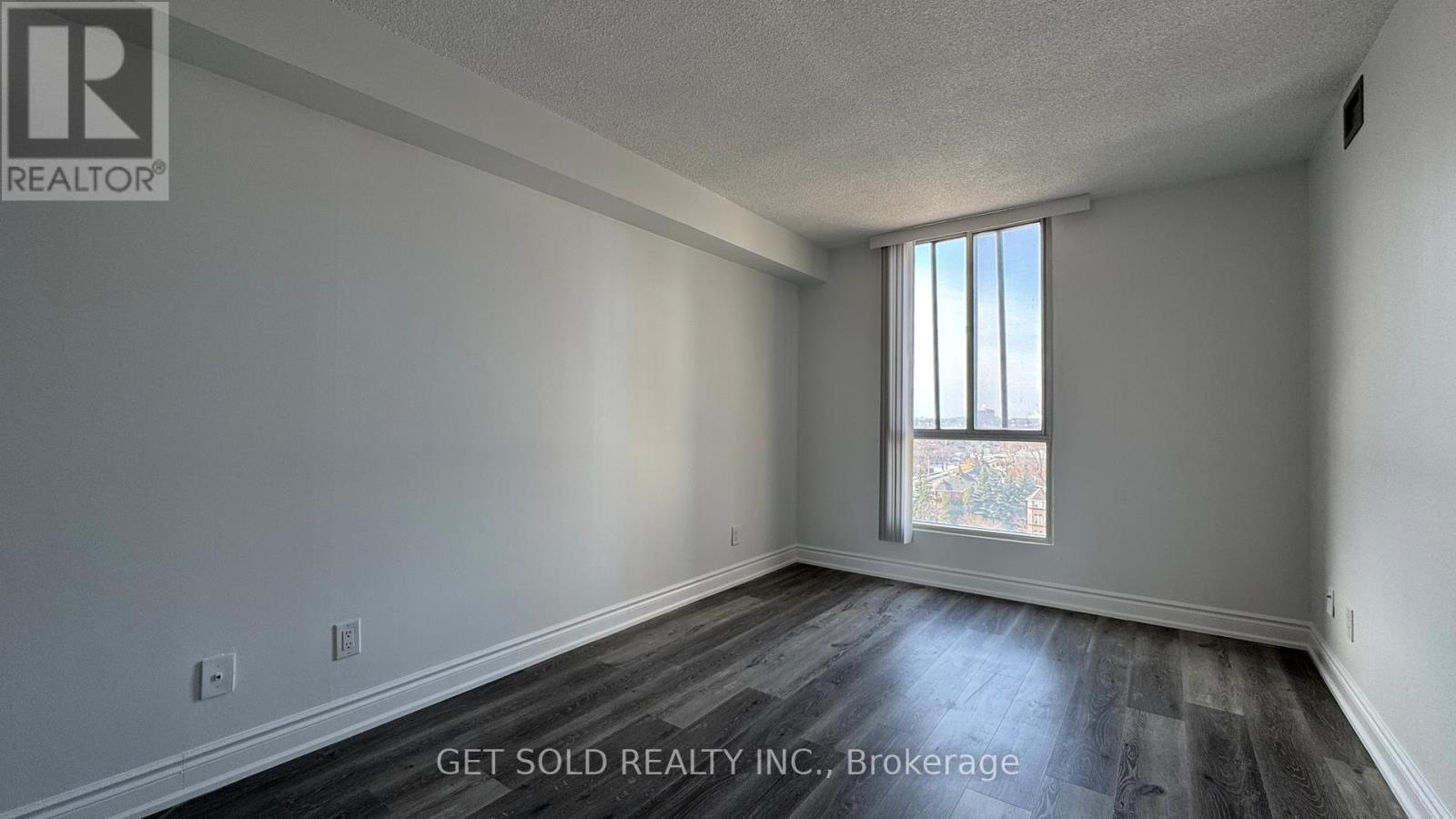 702 - 145 Hillcrest Avenue, Mississauga, Ontario  L5B 3Z1 - Photo 7 - W12769640